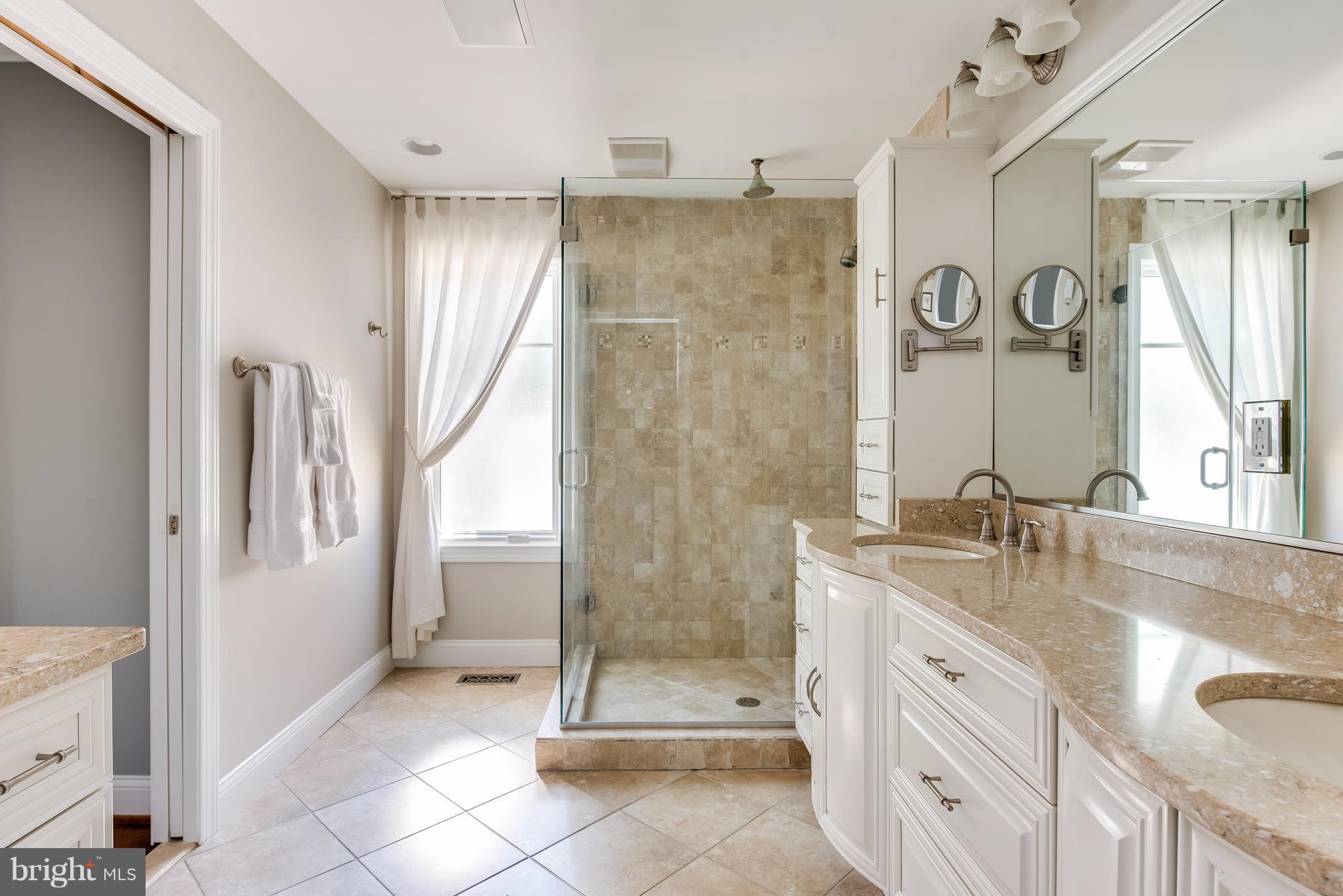 HIDDEN POINT - Residential