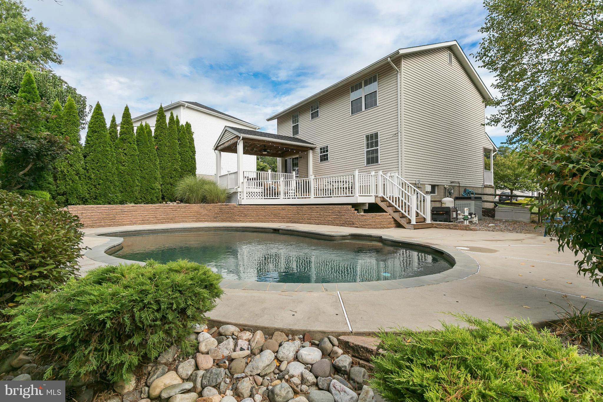 FOREST LAKES - Residential