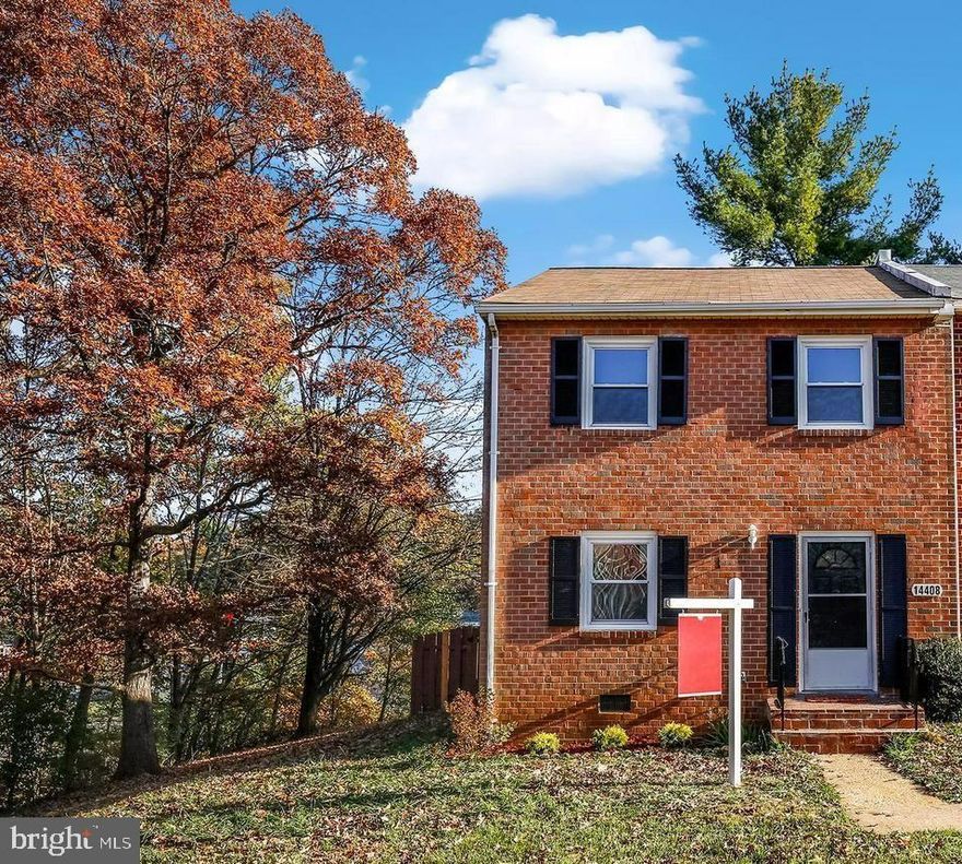 Beautiful end unit townhouse with new fence and retainer wall.  Move-in ready-roof, hot water heater & carpet-HW floors (all replaced in 2018) in foyer & living room Sep. dining room between kitchen & living room-Living room w/crown molding & walkout access to fenced yard and patio.  Eat-in kitchen with SS apps  and granite countertops.  BRs upstairs share hall BA w/custom tile.   MBR w/private bath.  Mins. to 95, Potomac Mills and Dale Blvd strip malls!