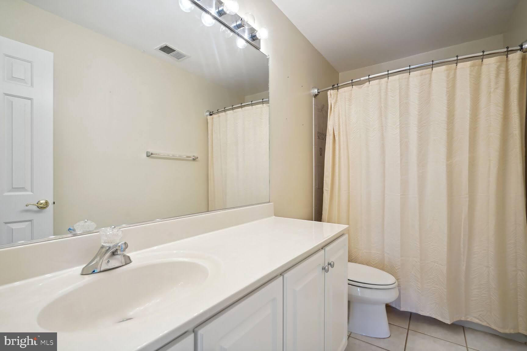 TOWNES OF MANCHESTER WOODS - Residential Lease