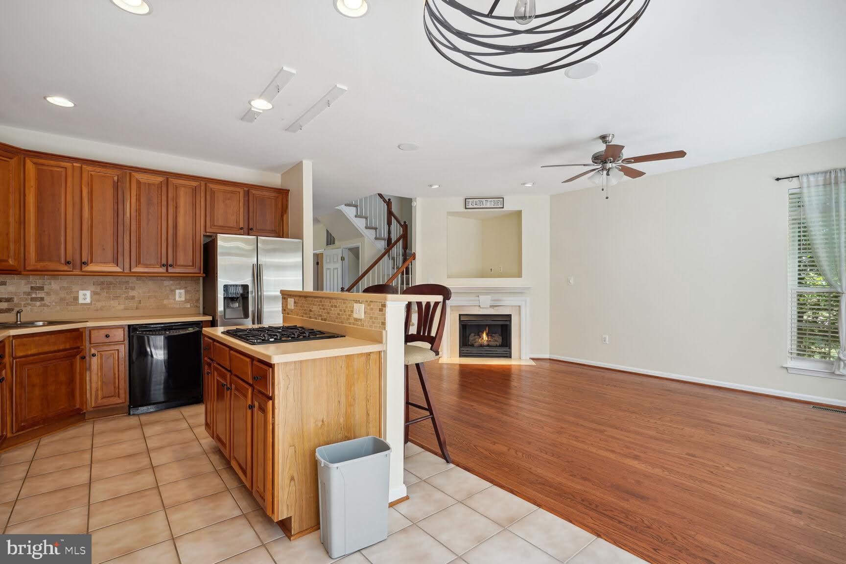 TOWNES OF MANCHESTER WOODS - Residential Lease