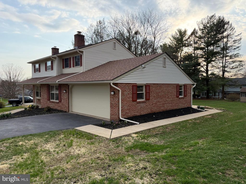 Photo of 2348 Henbird Lane, LANCASTER, PA 17601 (MLS # PALA2085358)