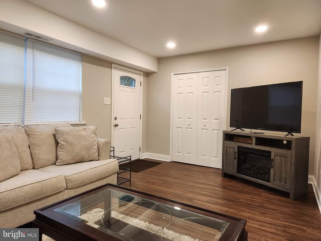 INDIAN KING - Residential Lease