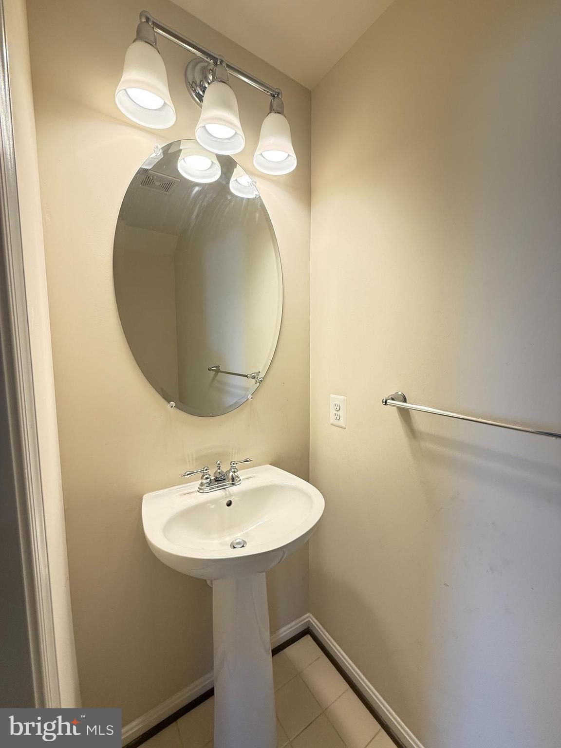 THE VILLAGES OF STEEPLEC - Residential