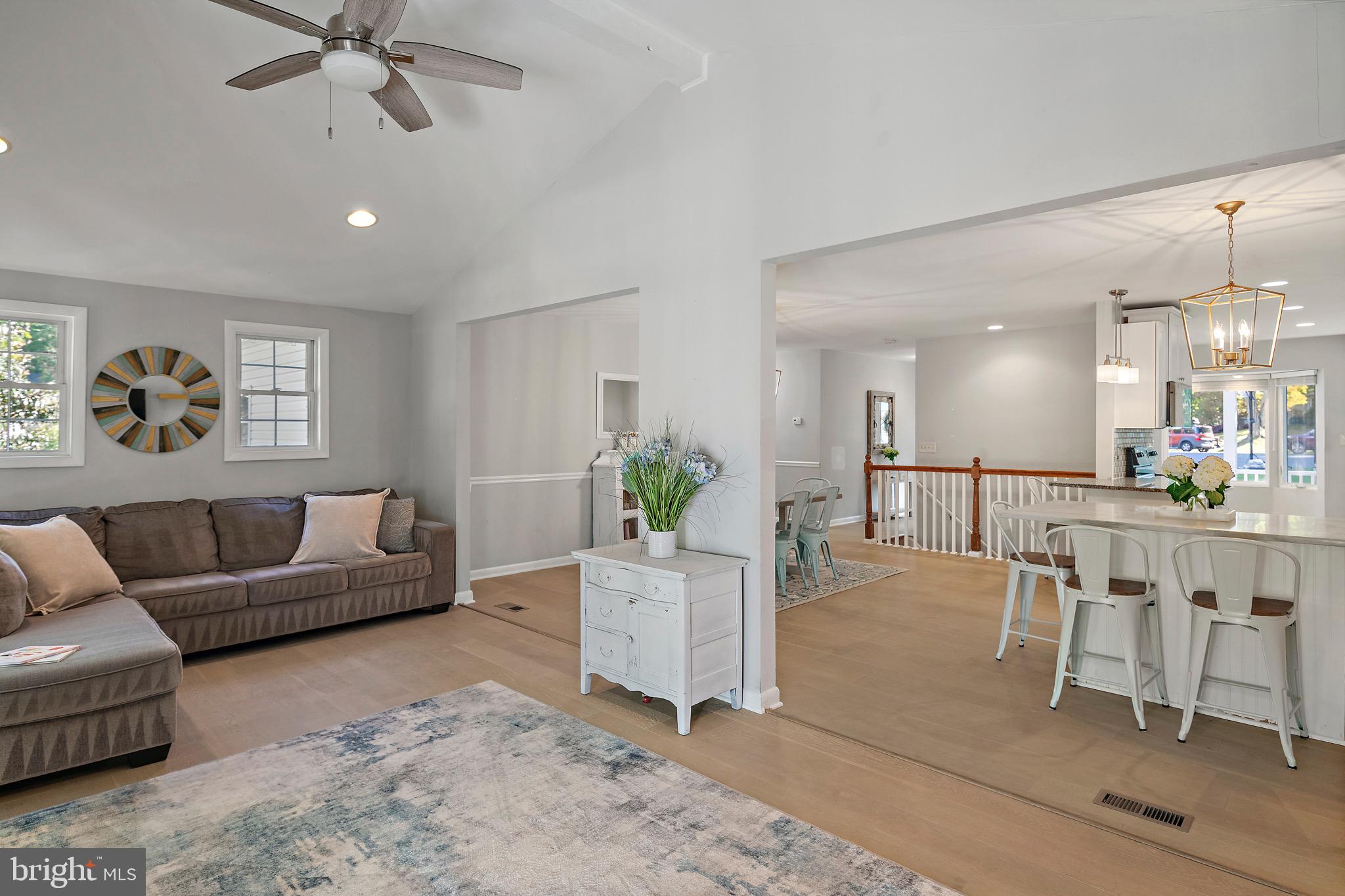 ROLLING KNOLLS - Residential