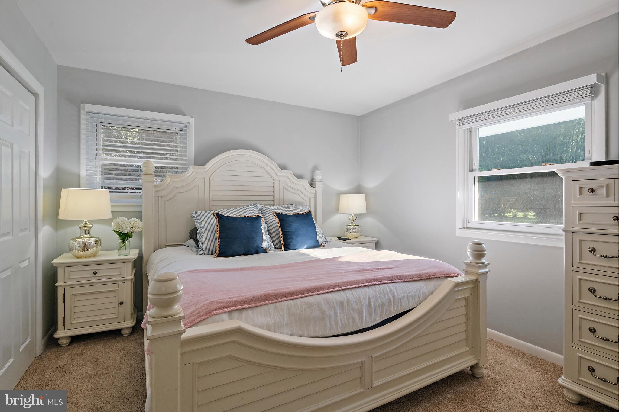 ROLLING KNOLLS - Residential