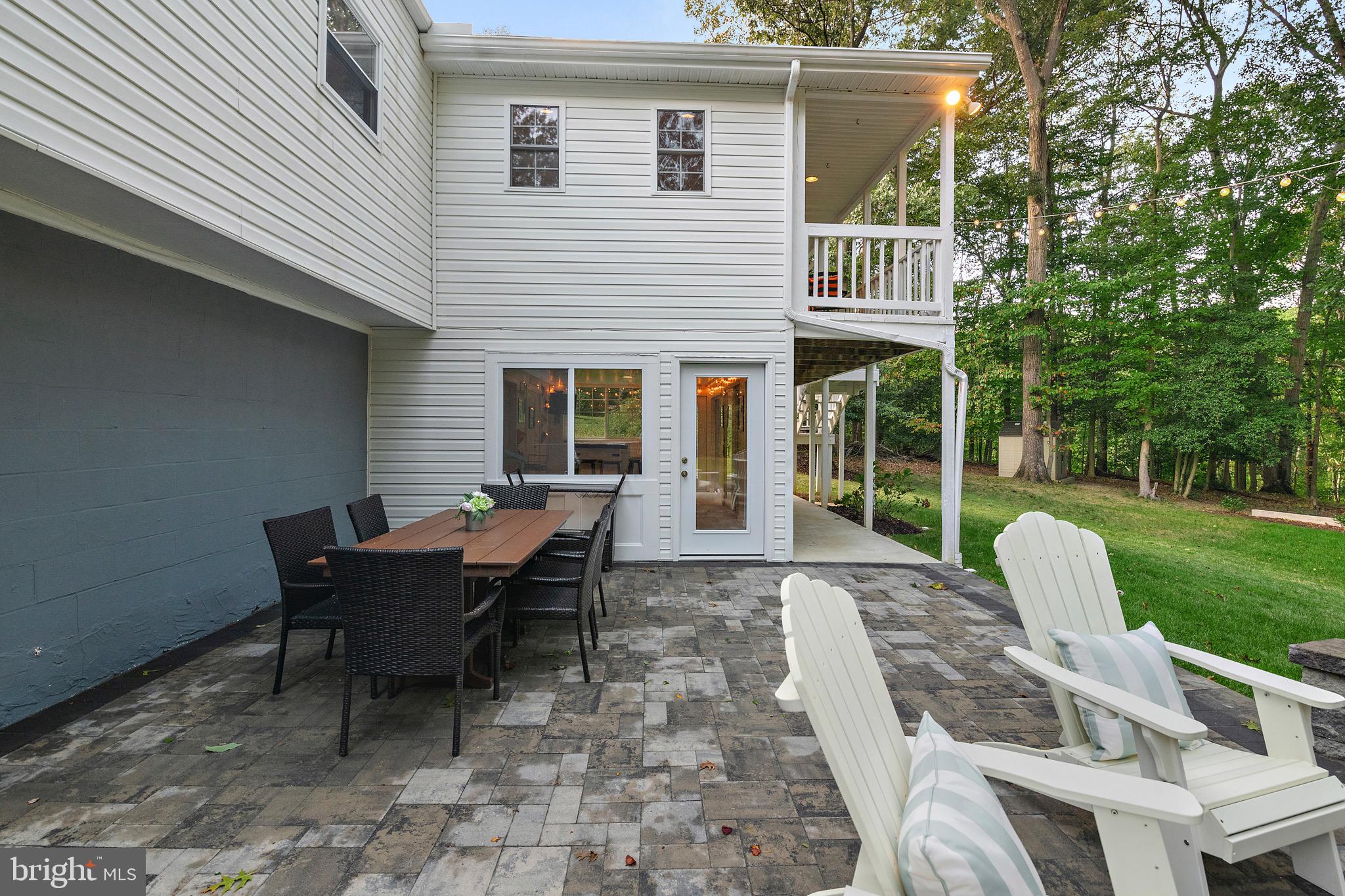 ROLLING KNOLLS - Residential