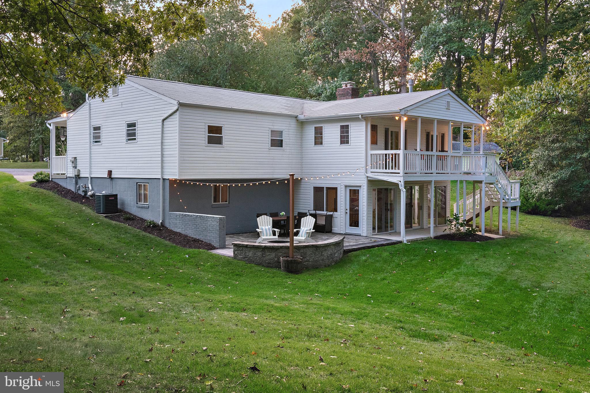 ROLLING KNOLLS - Residential