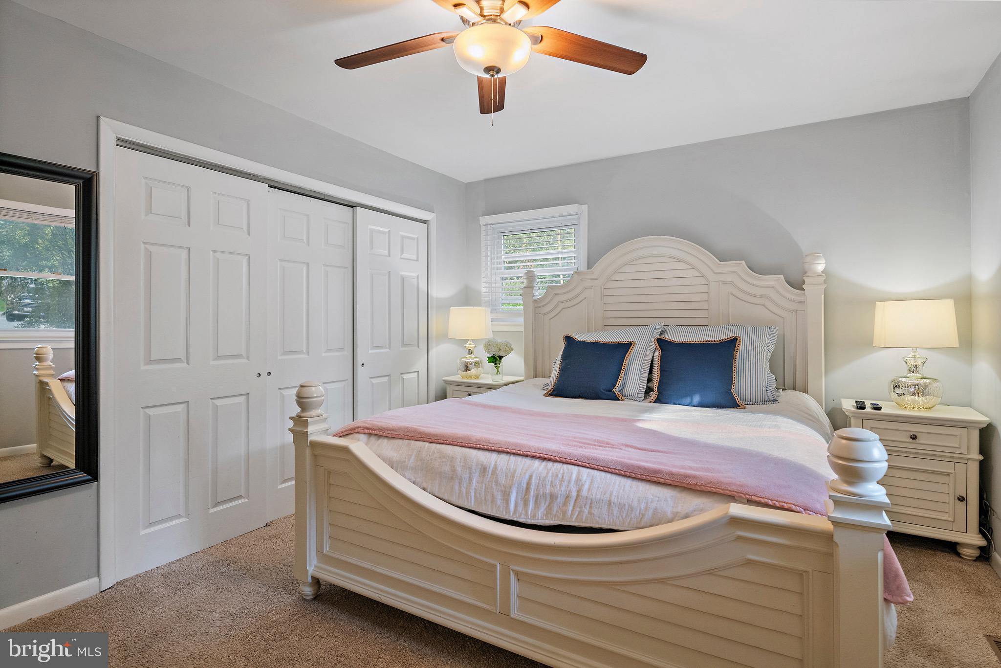 ROLLING KNOLLS - Residential