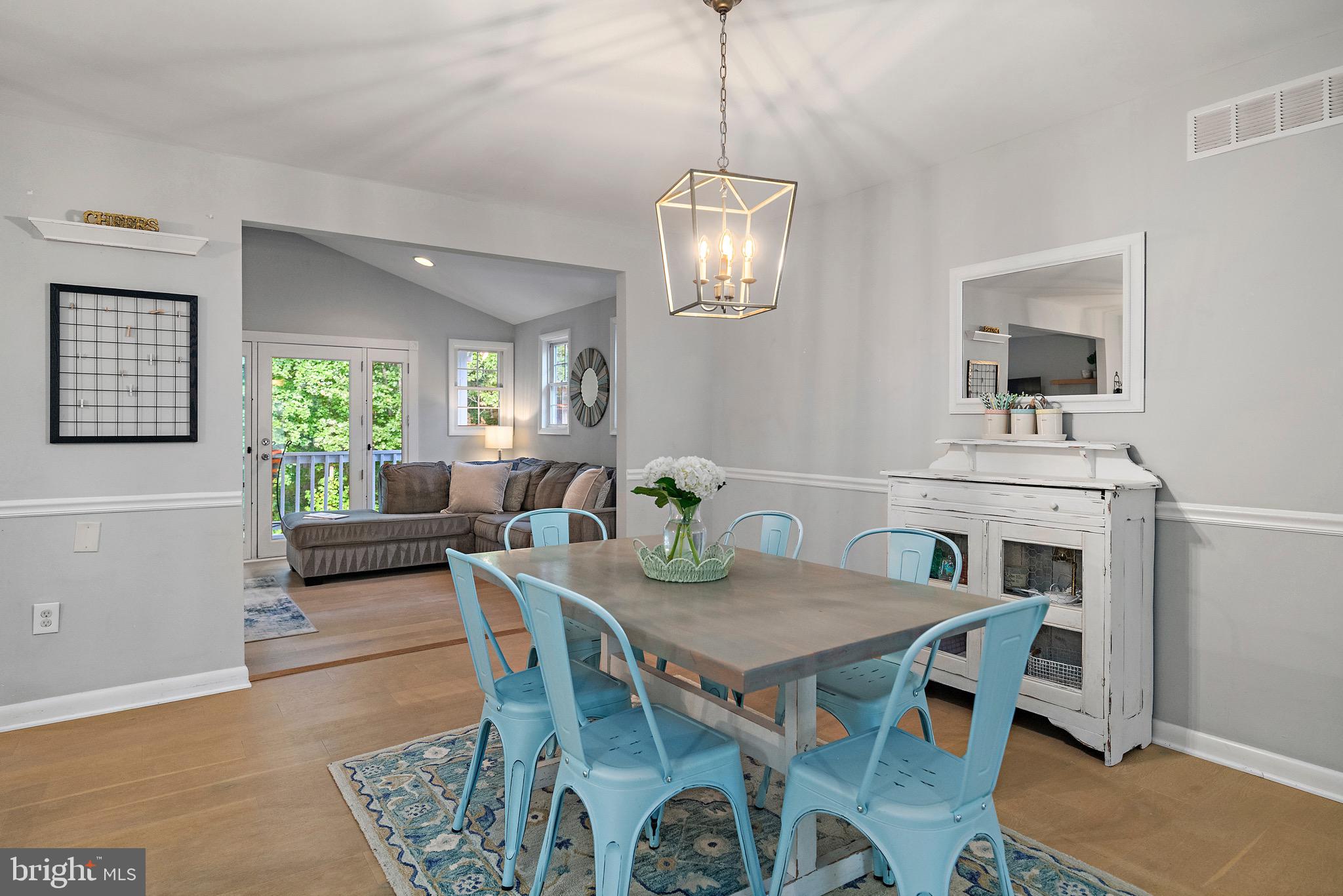 ROLLING KNOLLS - Residential