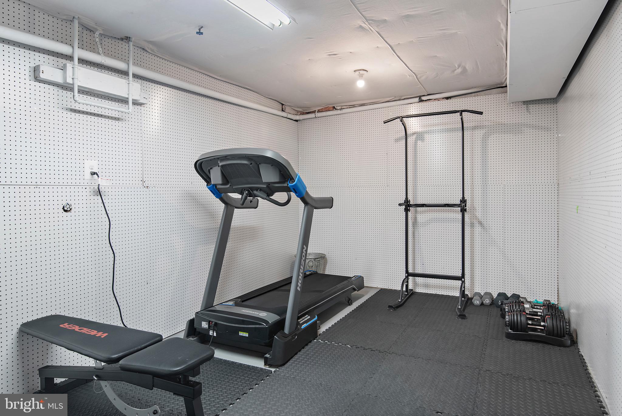 ROLLING KNOLLS - Residential