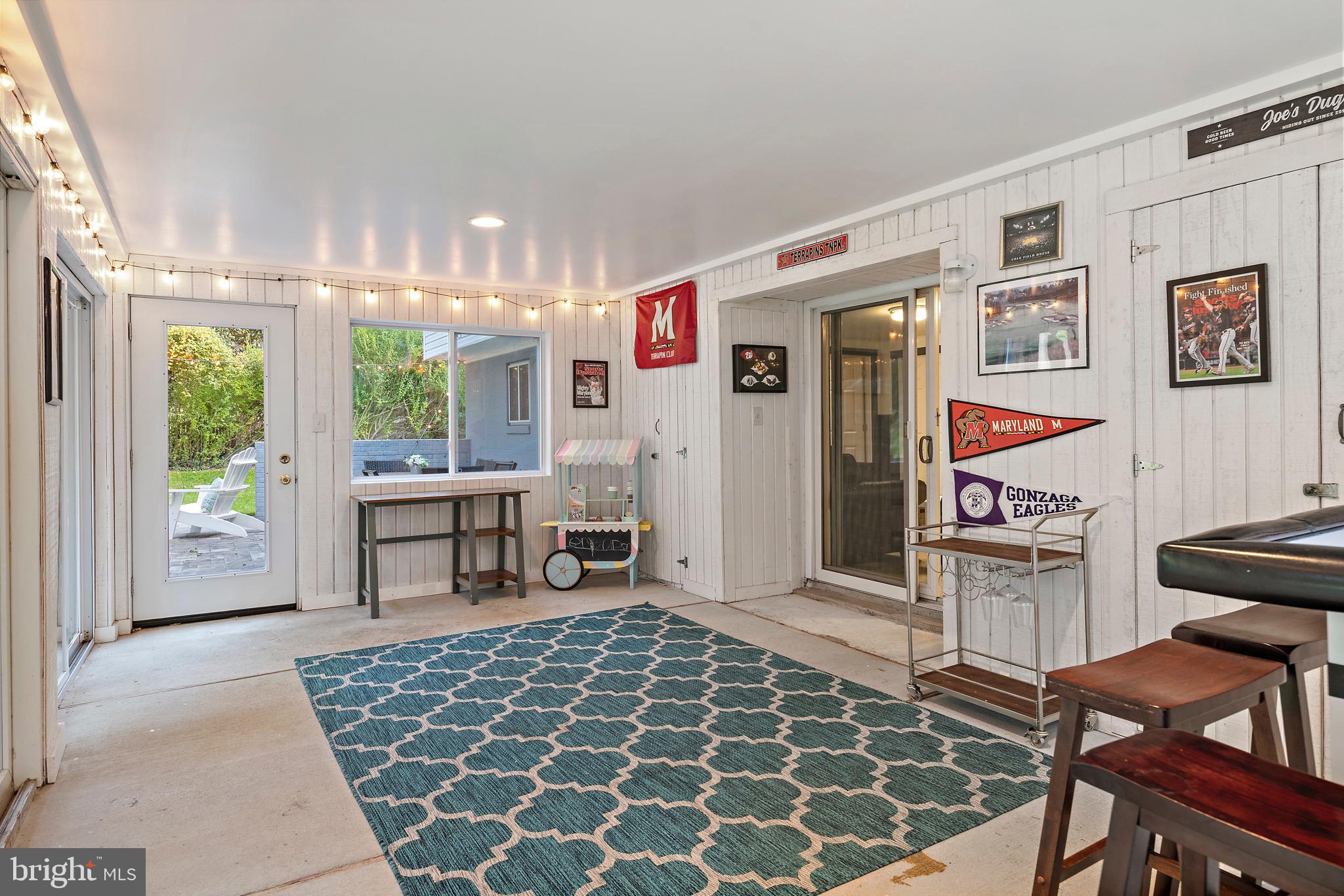 ROLLING KNOLLS - Residential