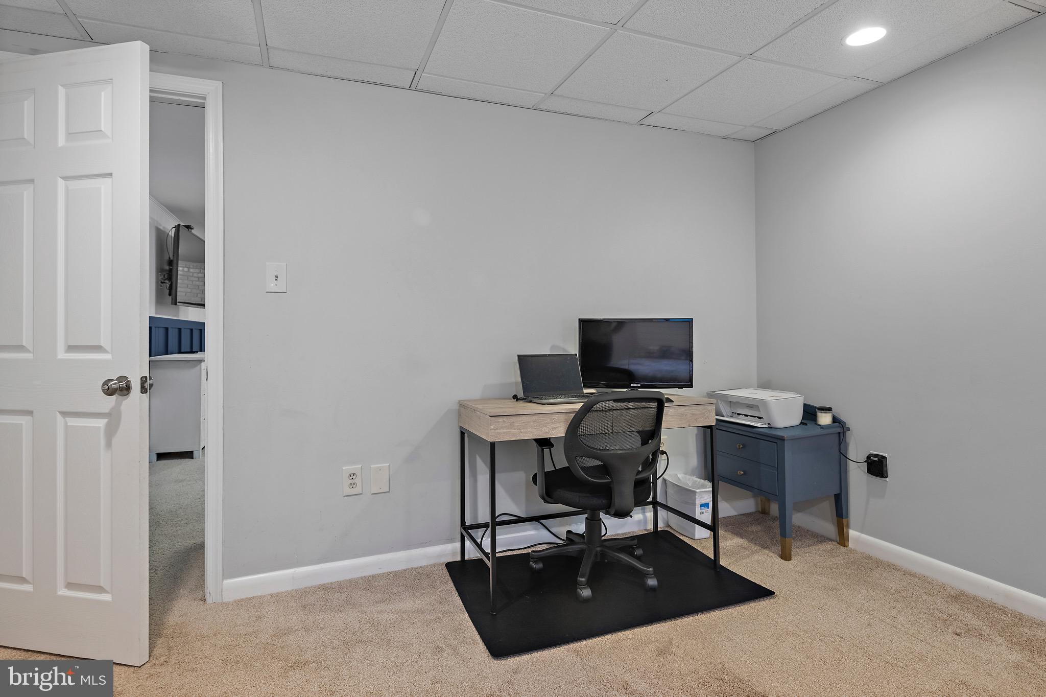 ROLLING KNOLLS - Residential