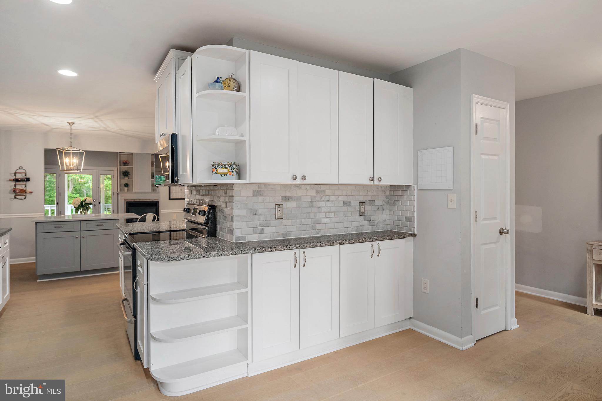 ROLLING KNOLLS - Residential