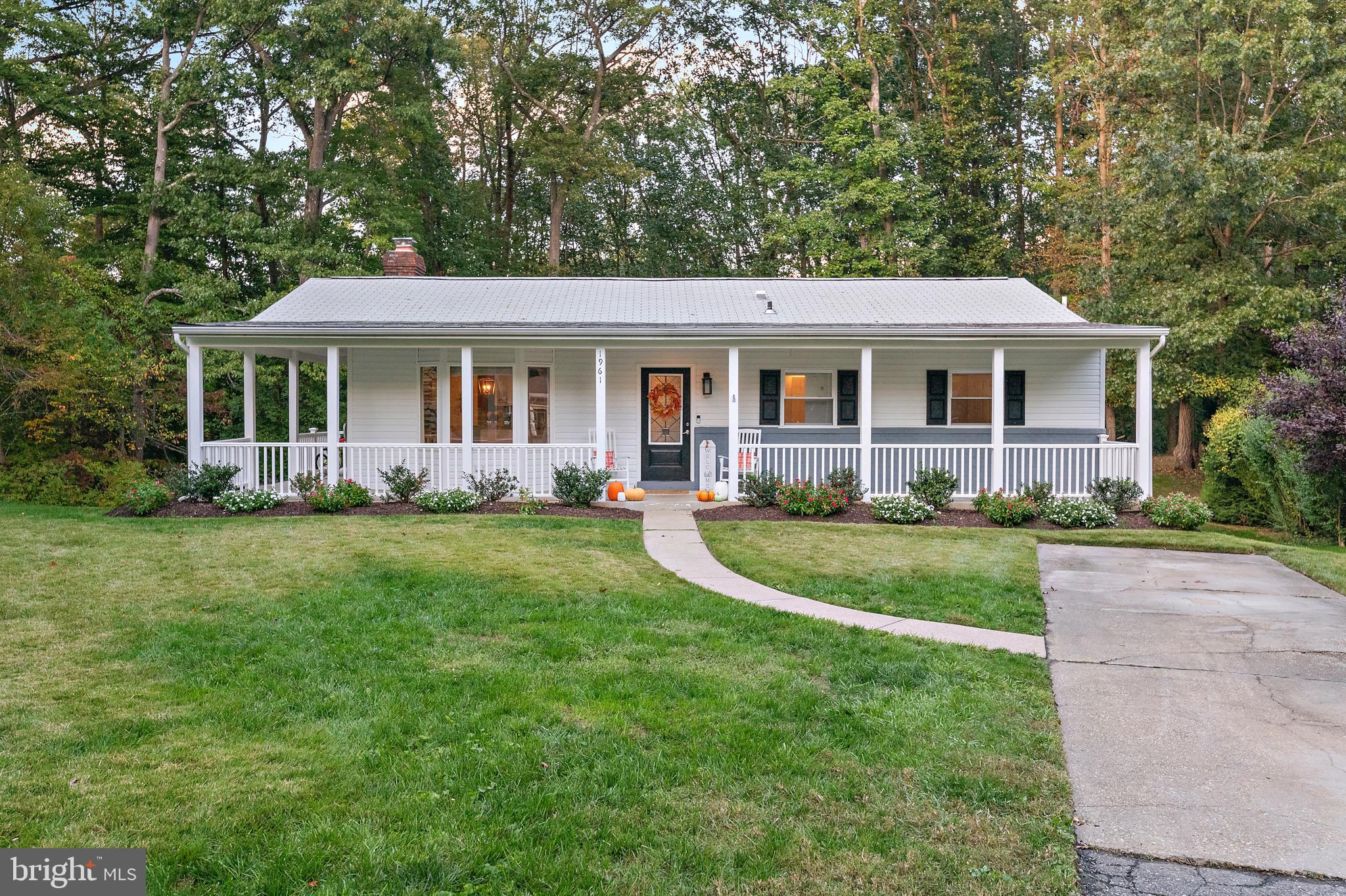 ROLLING KNOLLS - Residential