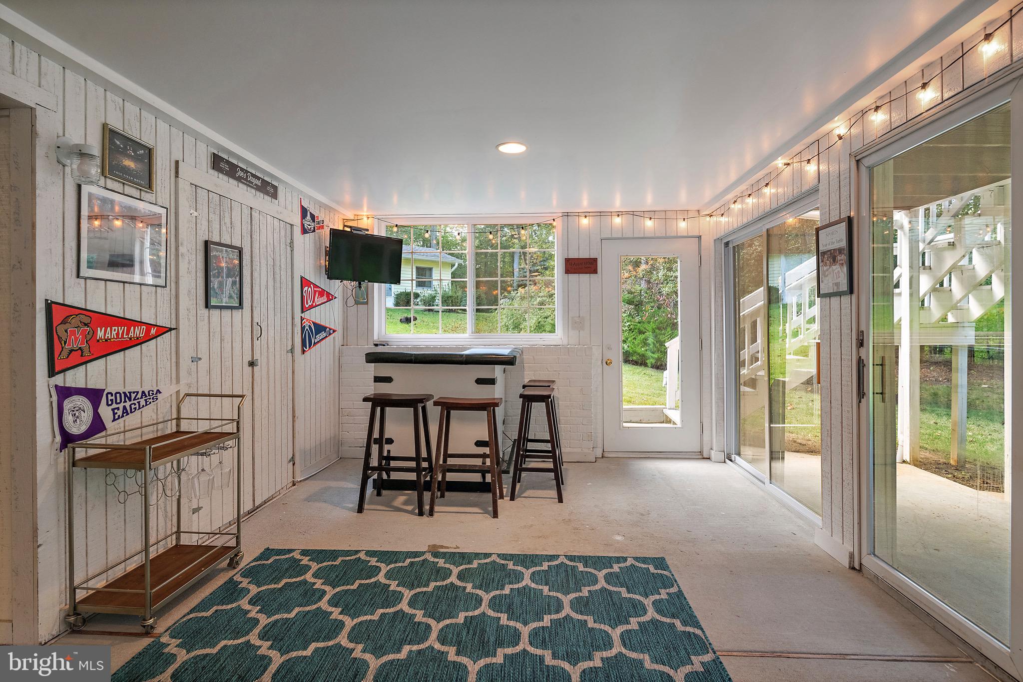 ROLLING KNOLLS - Residential