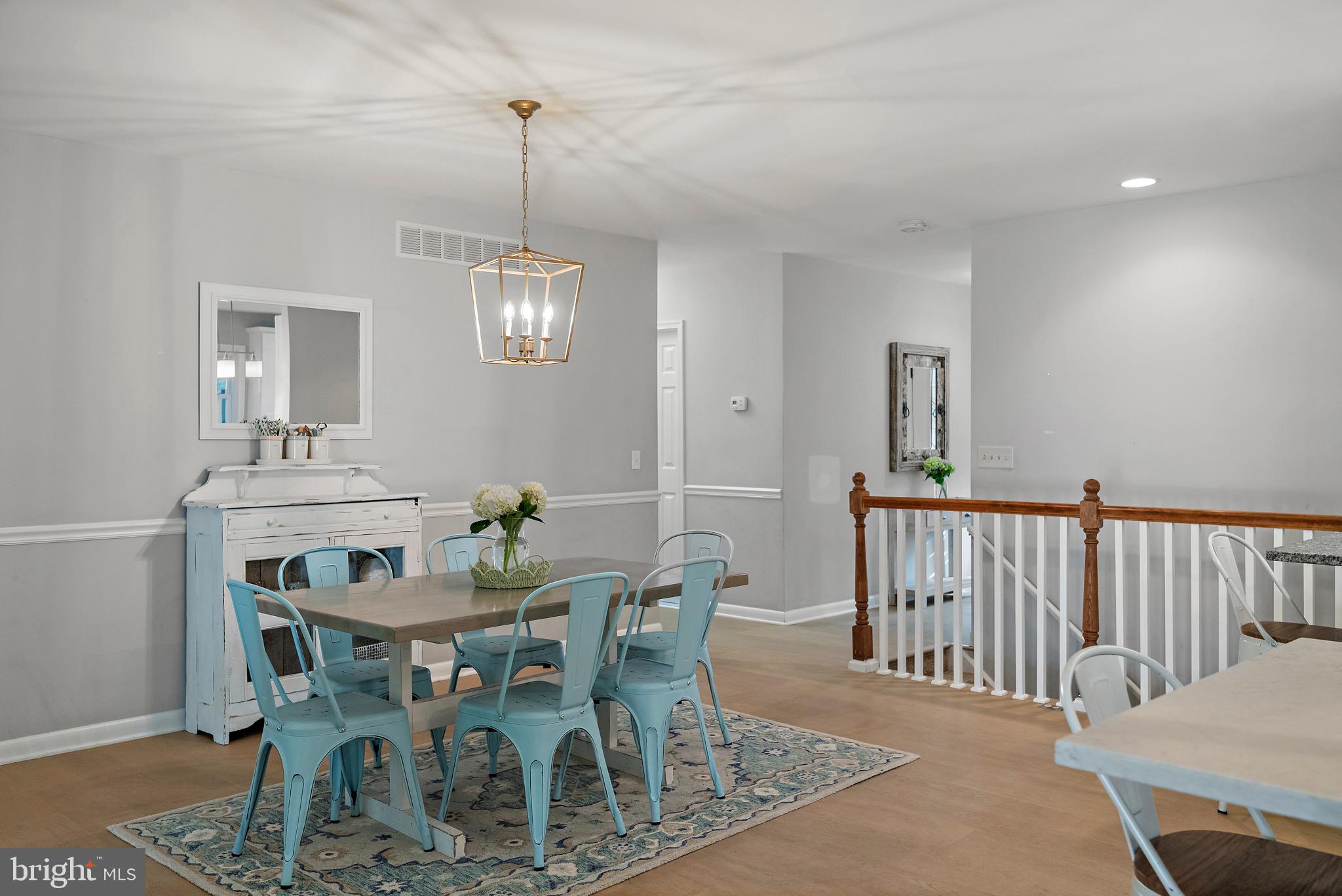 ROLLING KNOLLS - Residential