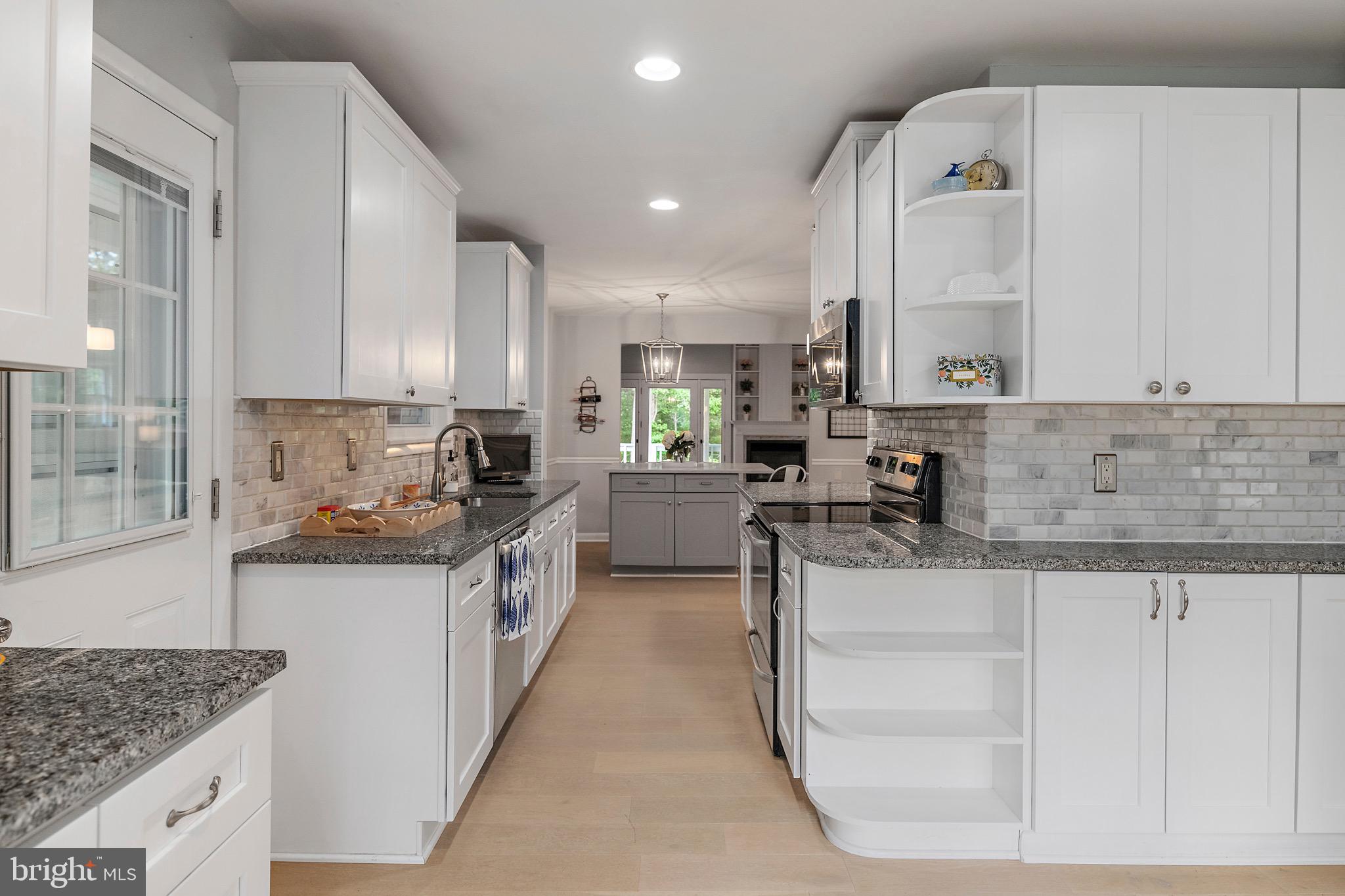 ROLLING KNOLLS - Residential