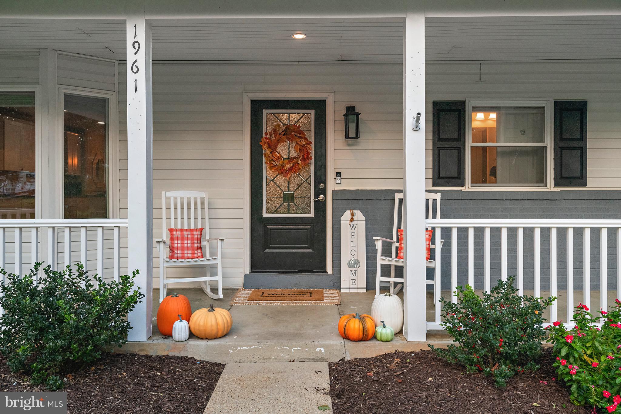 ROLLING KNOLLS - Residential