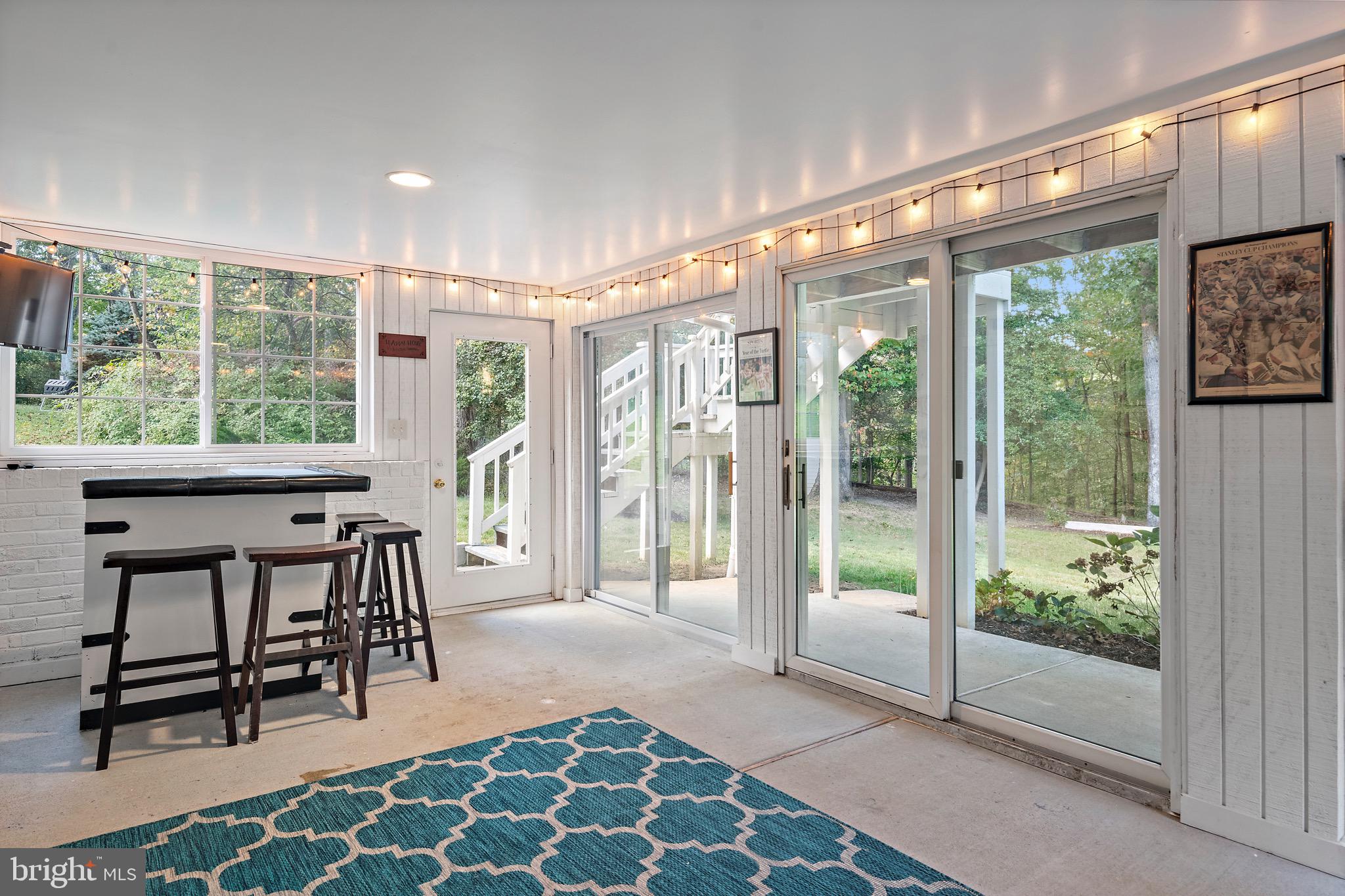 ROLLING KNOLLS - Residential