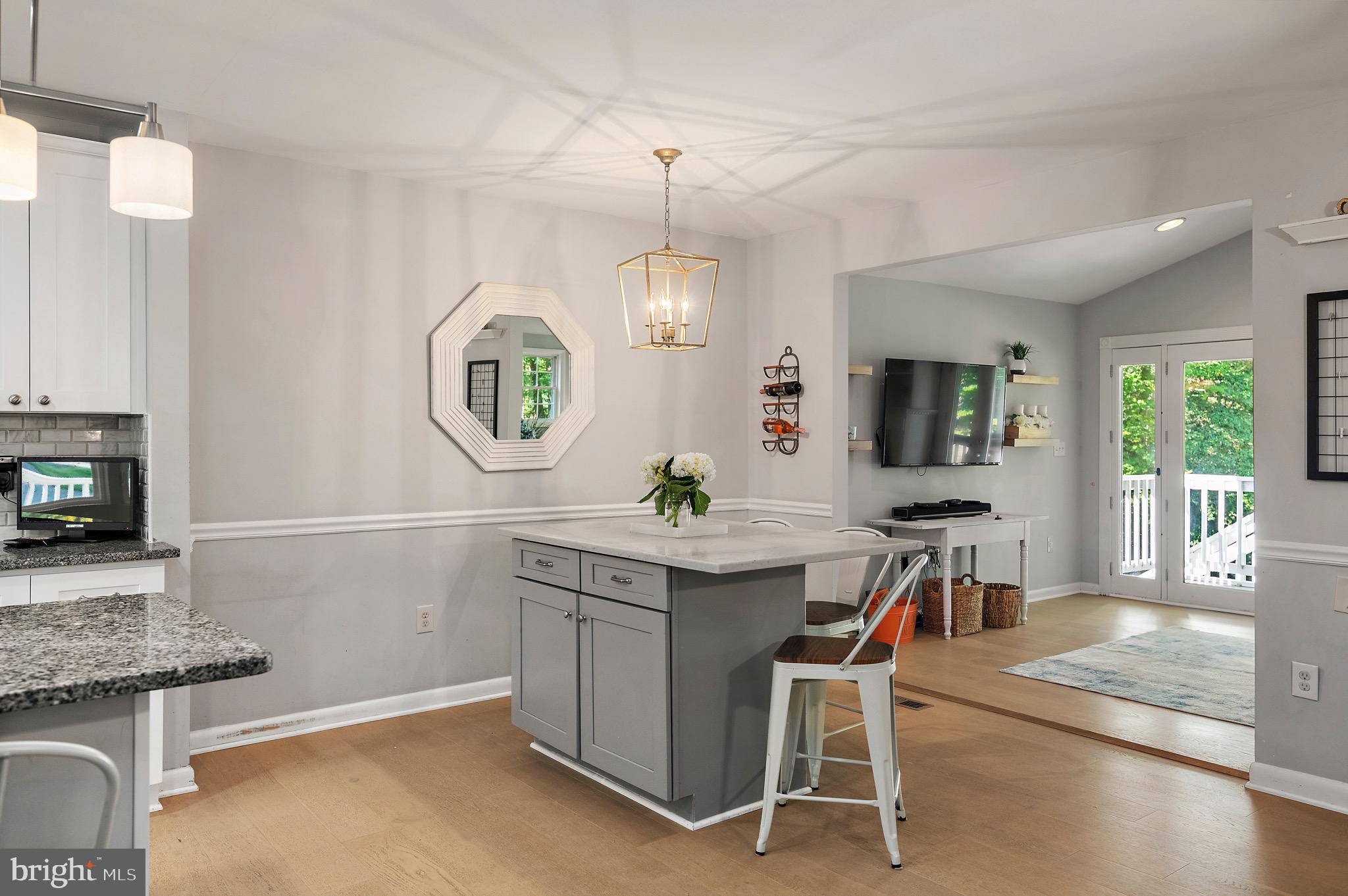 ROLLING KNOLLS - Residential