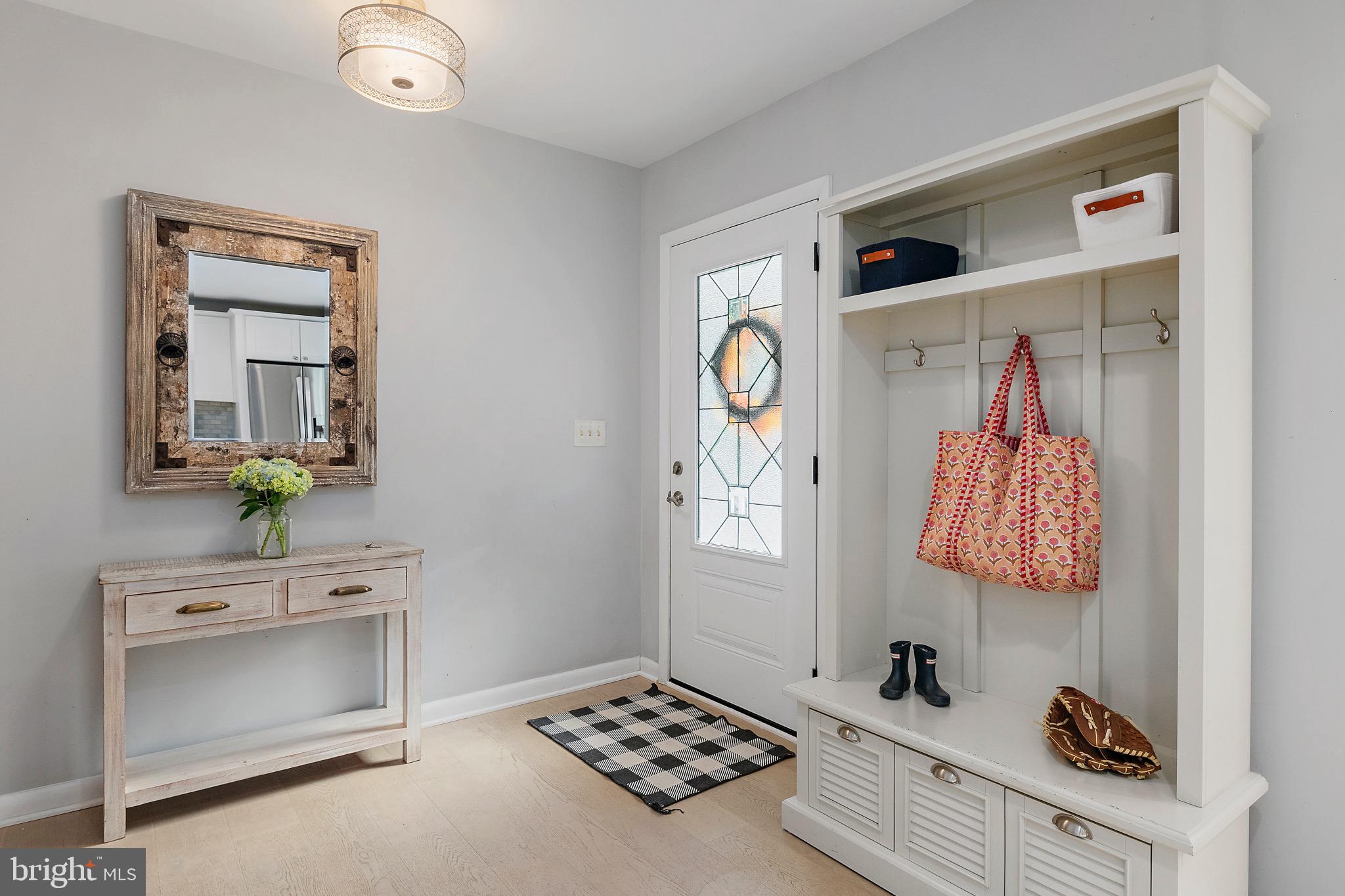 ROLLING KNOLLS - Residential