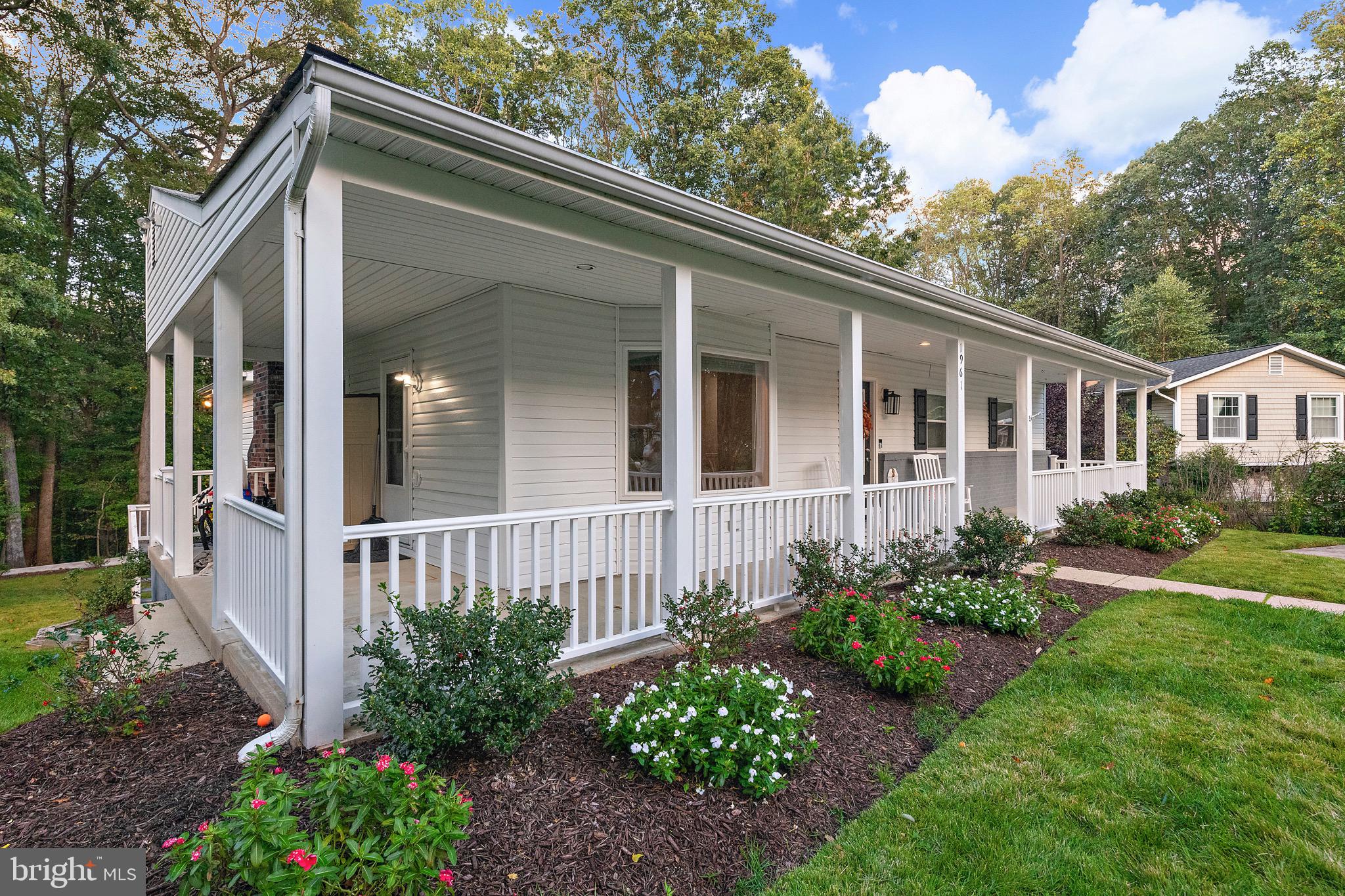 ROLLING KNOLLS - Residential