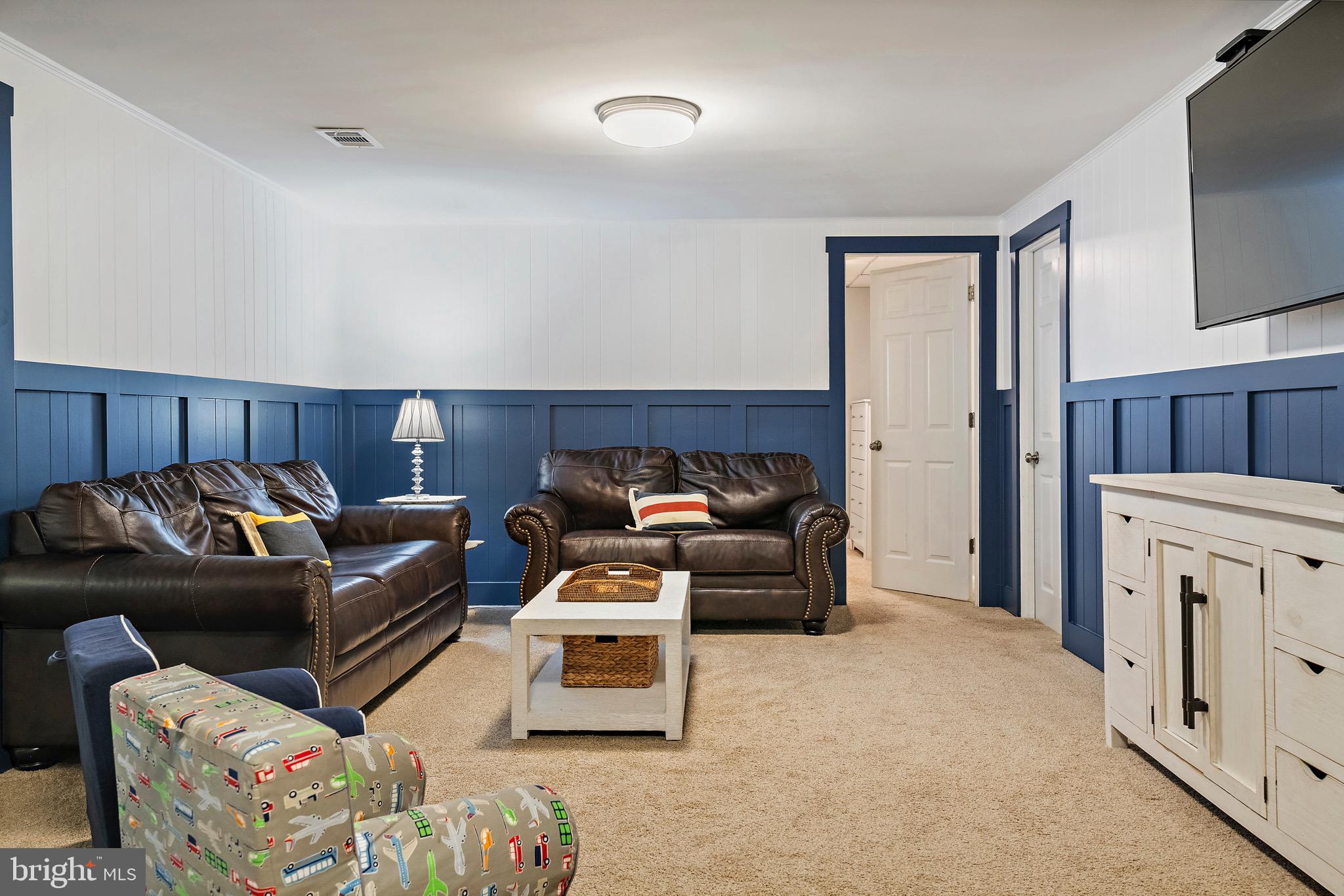 ROLLING KNOLLS - Residential