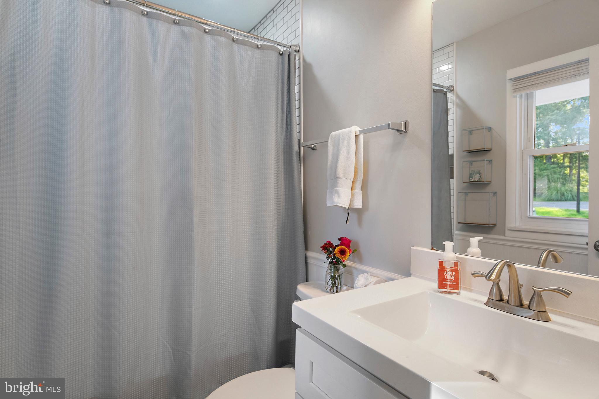 ROLLING KNOLLS - Residential