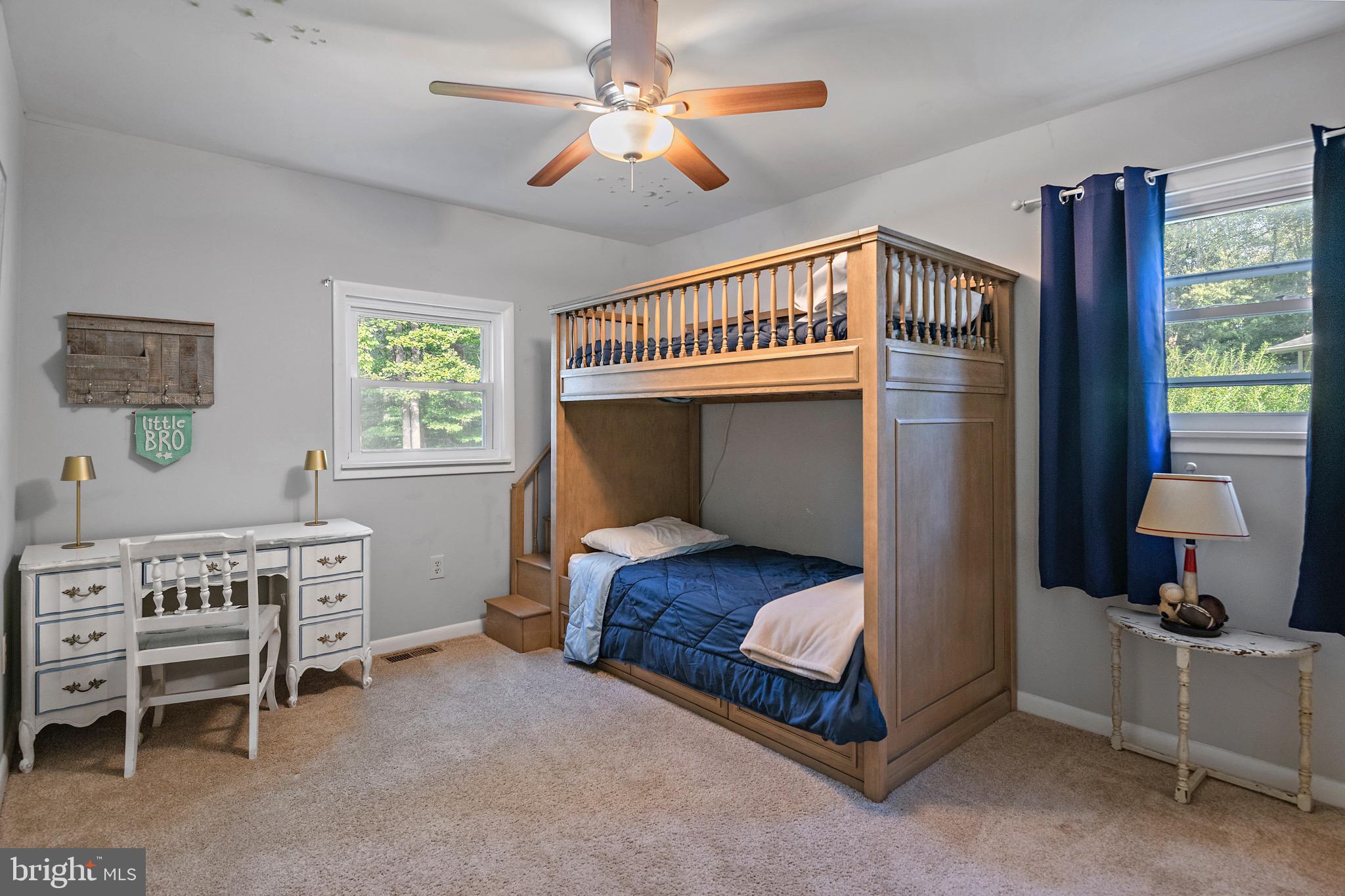 ROLLING KNOLLS - Residential