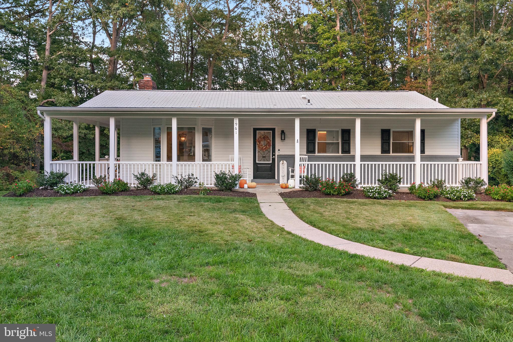 ROLLING KNOLLS - Residential