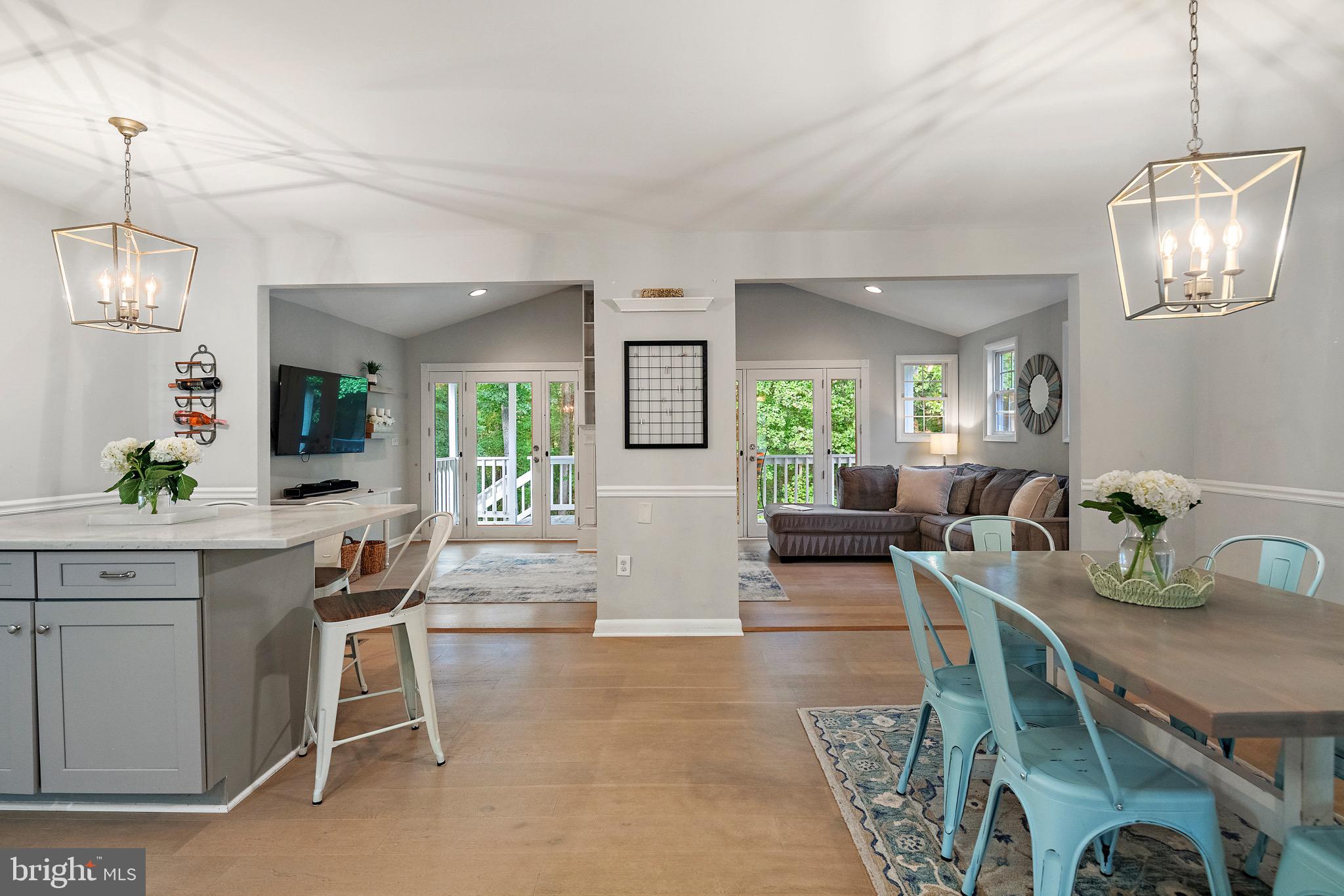 ROLLING KNOLLS - Residential