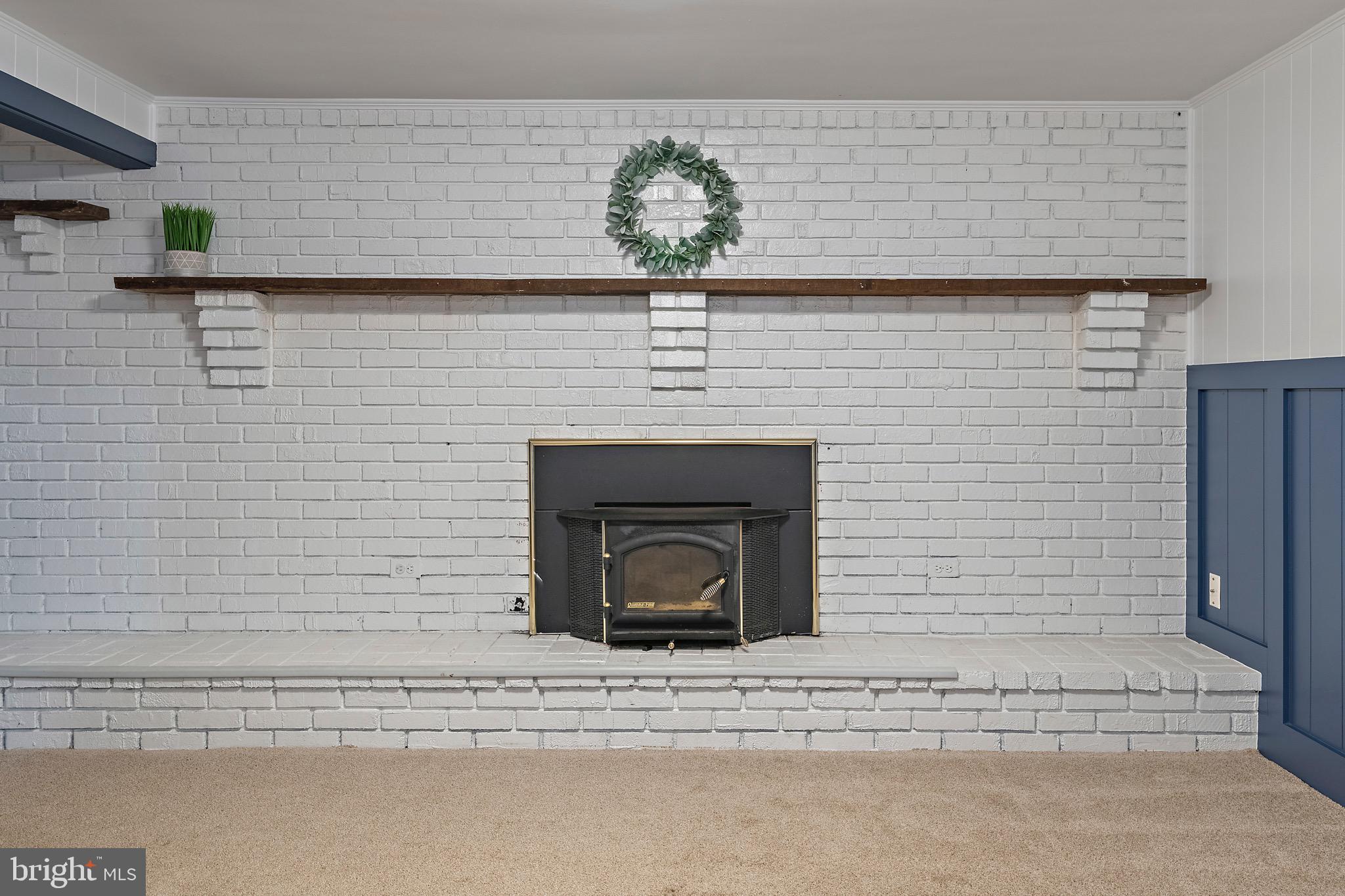 ROLLING KNOLLS - Residential