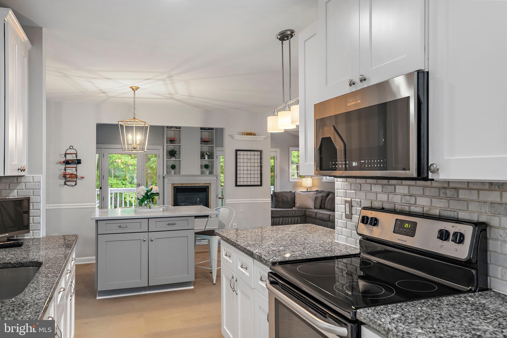 ROLLING KNOLLS - Residential