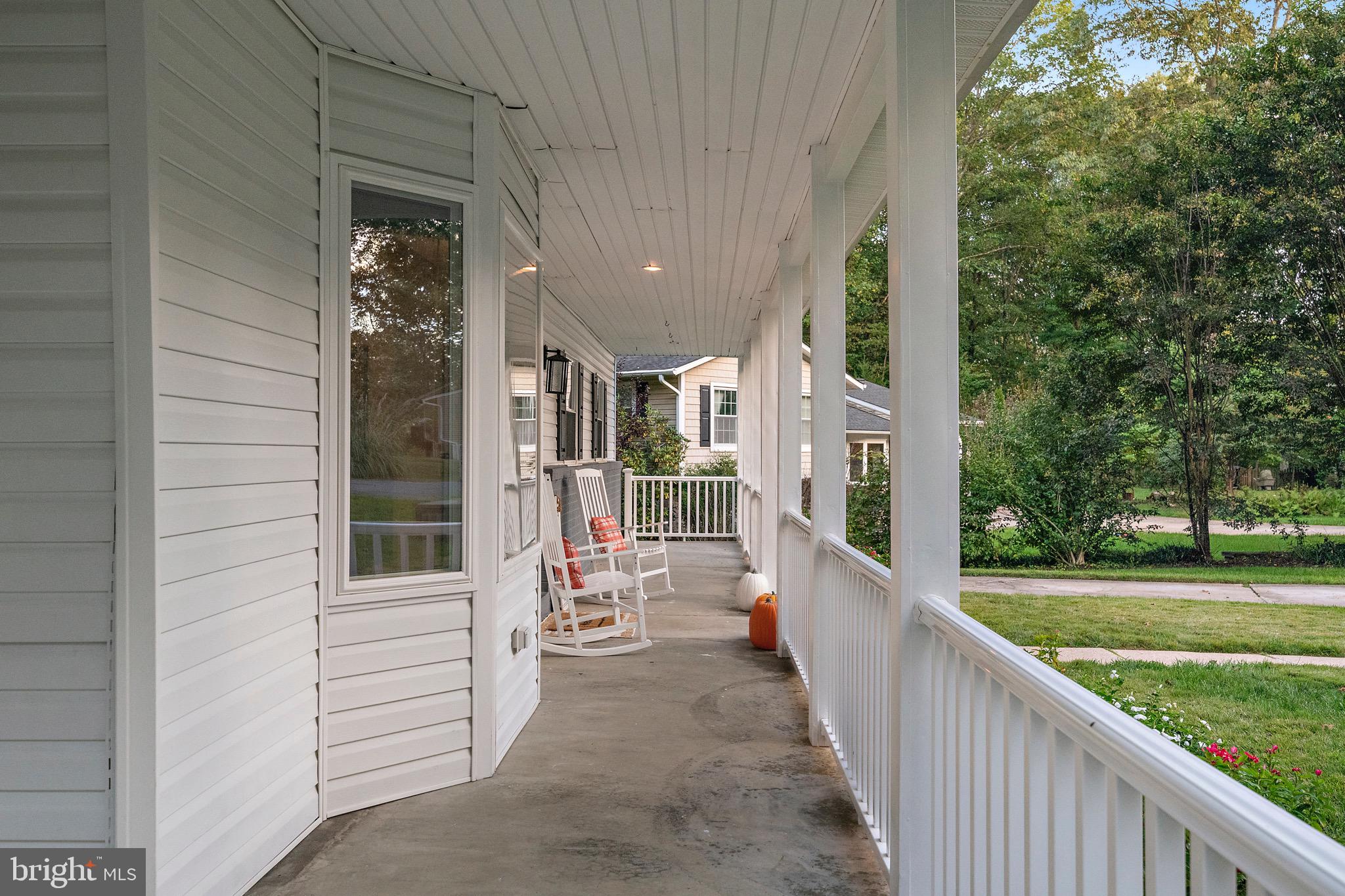 ROLLING KNOLLS - Residential