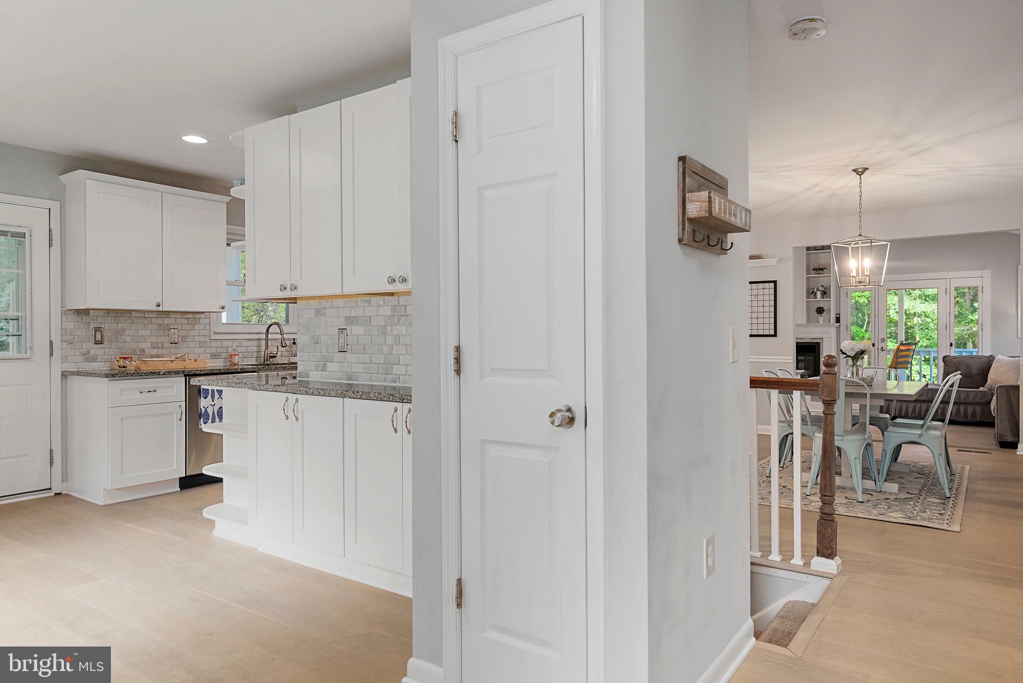 ROLLING KNOLLS - Residential