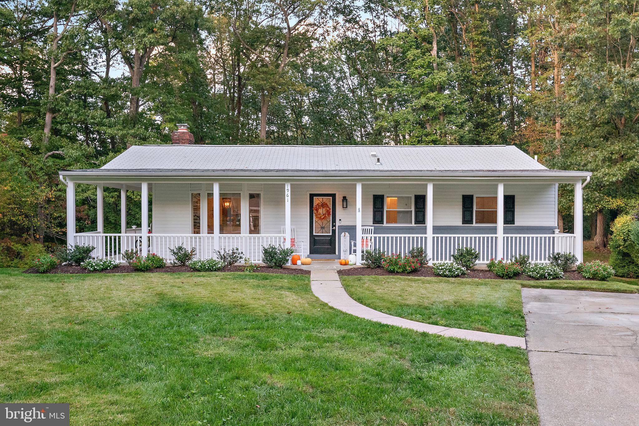 ROLLING KNOLLS - Residential