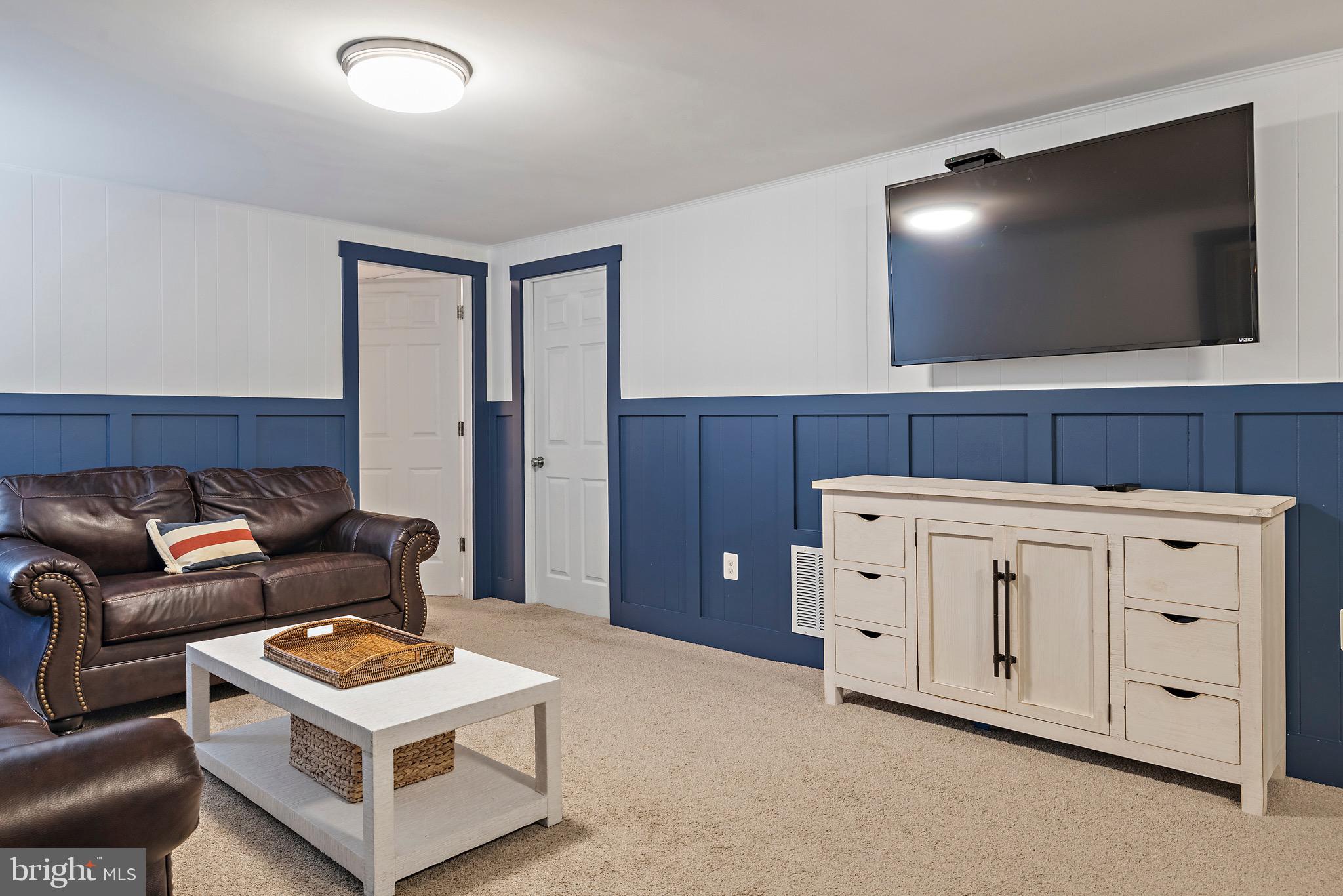 ROLLING KNOLLS - Residential