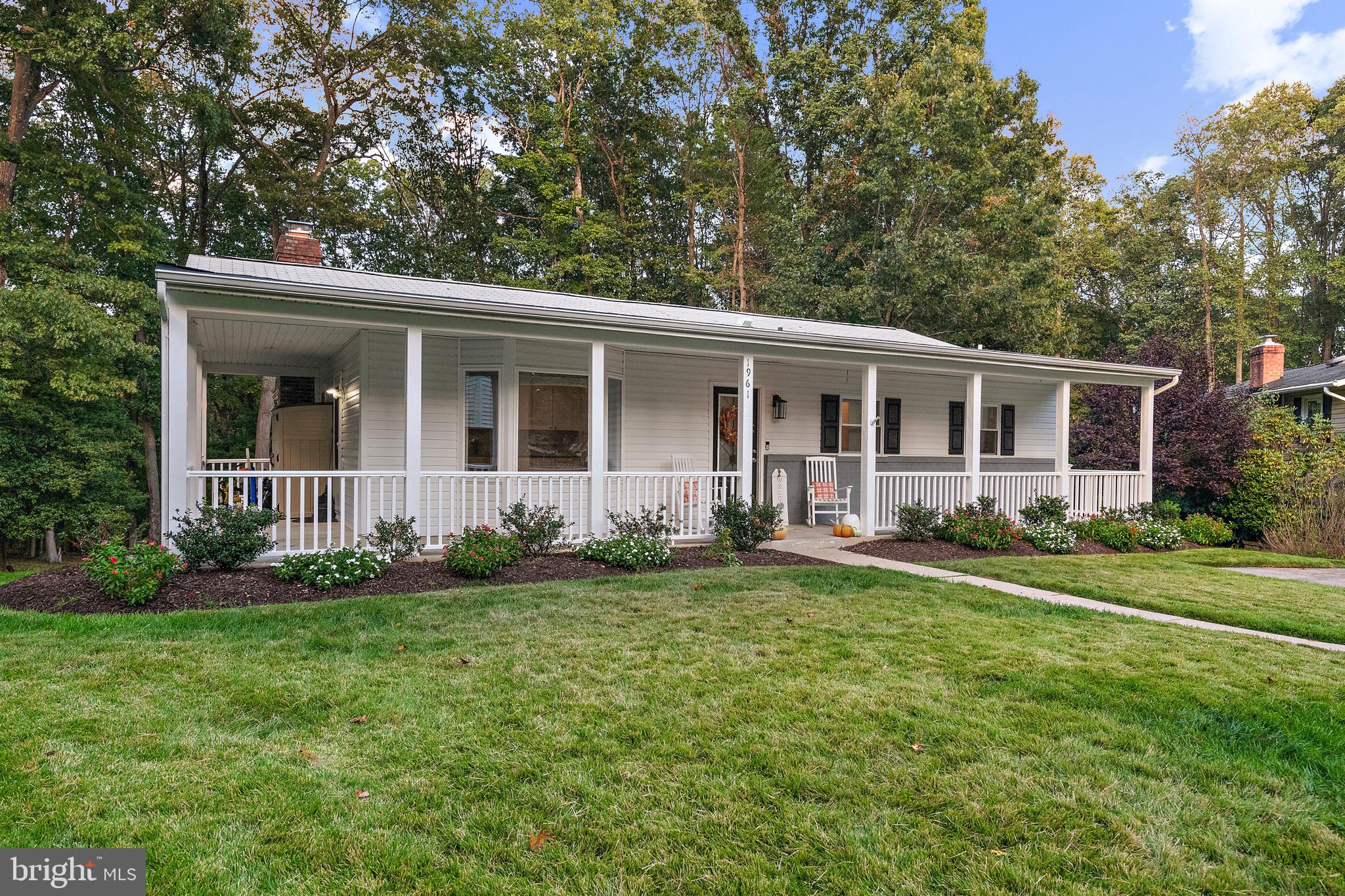 ROLLING KNOLLS - Residential