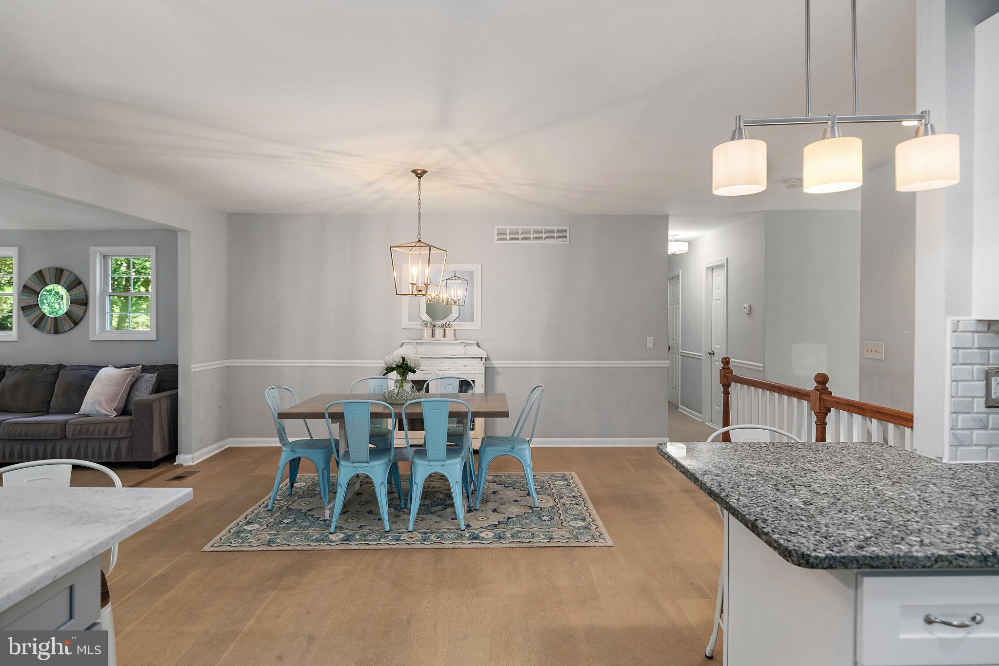 ROLLING KNOLLS - Residential