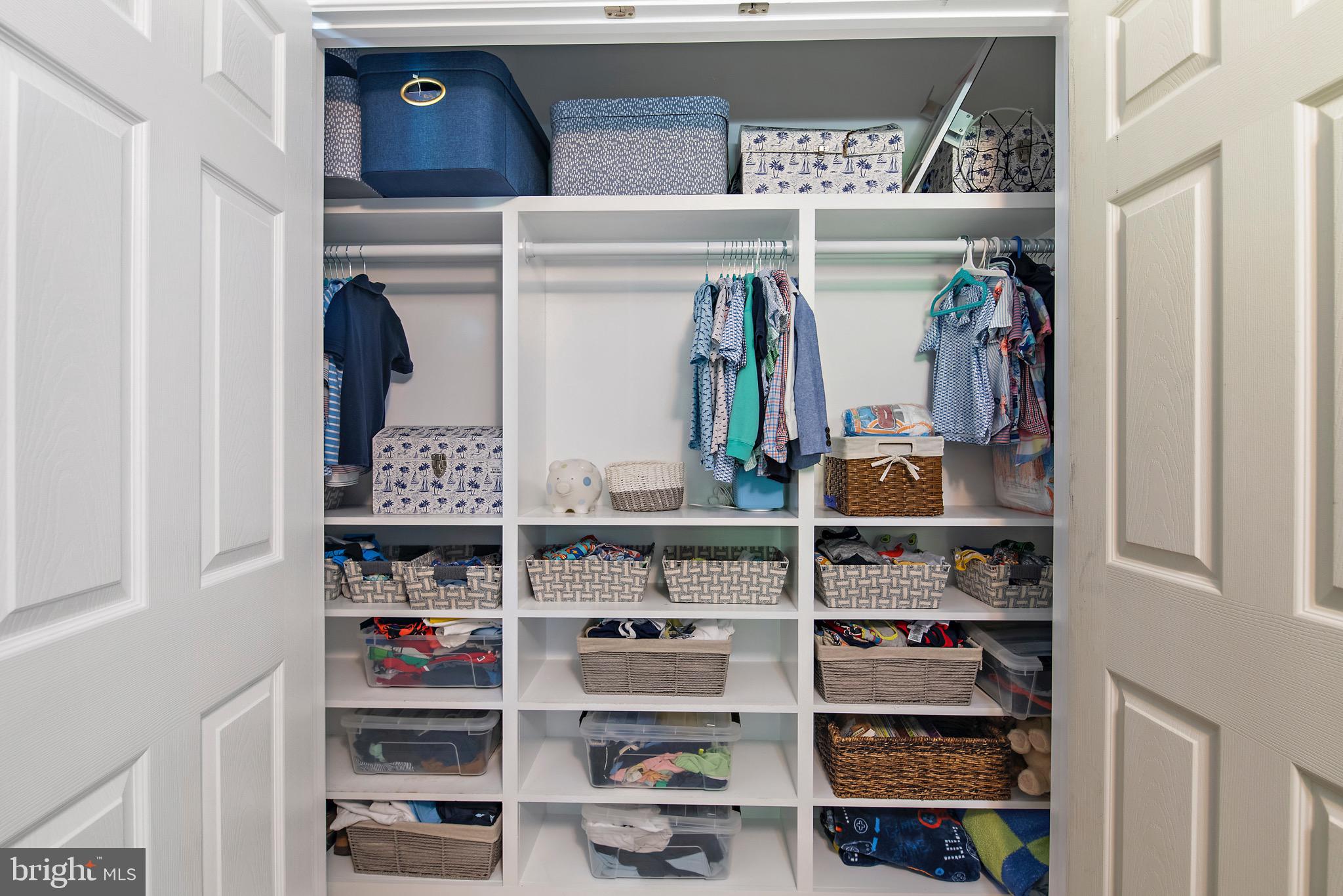 ROLLING KNOLLS - Residential