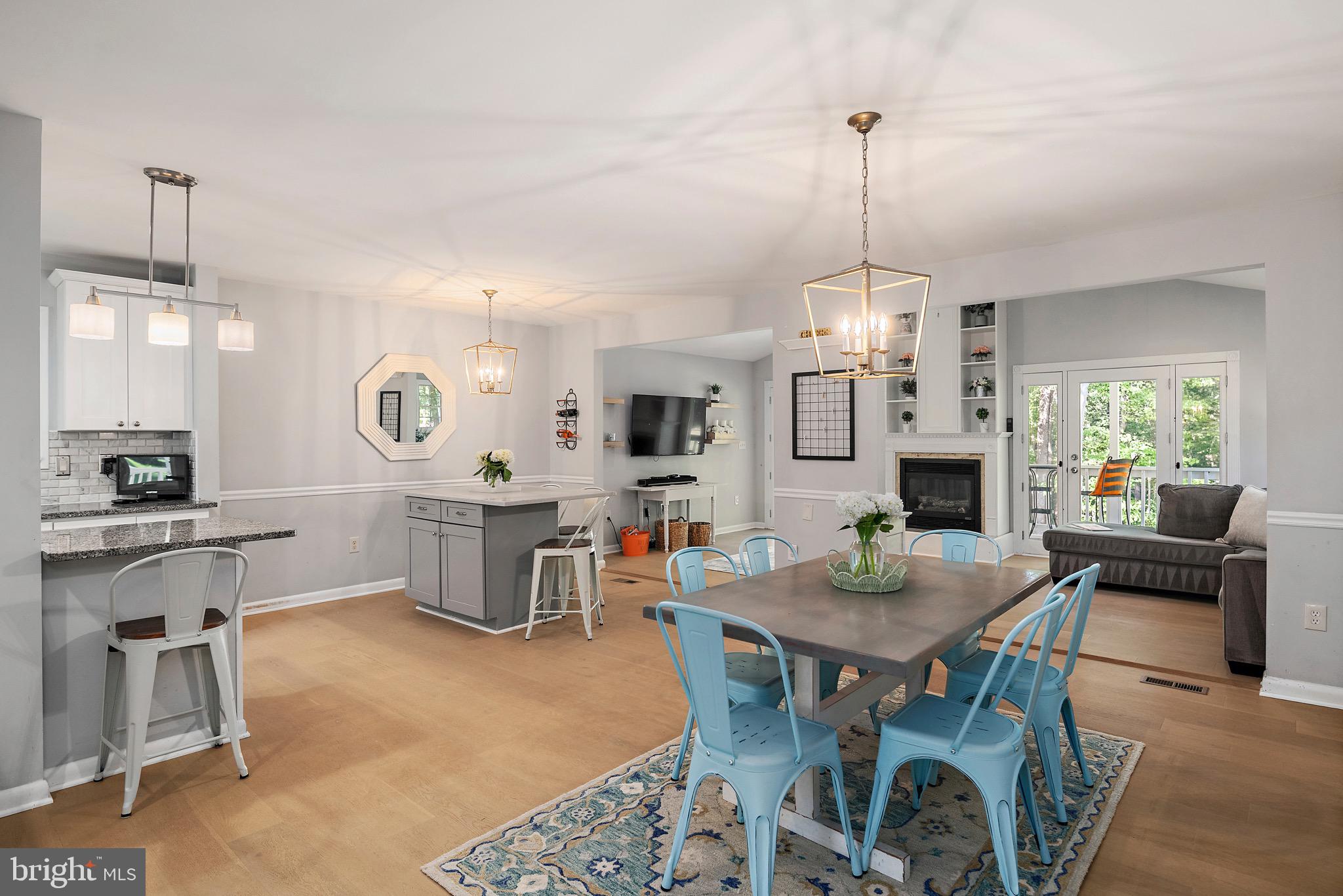 ROLLING KNOLLS - Residential