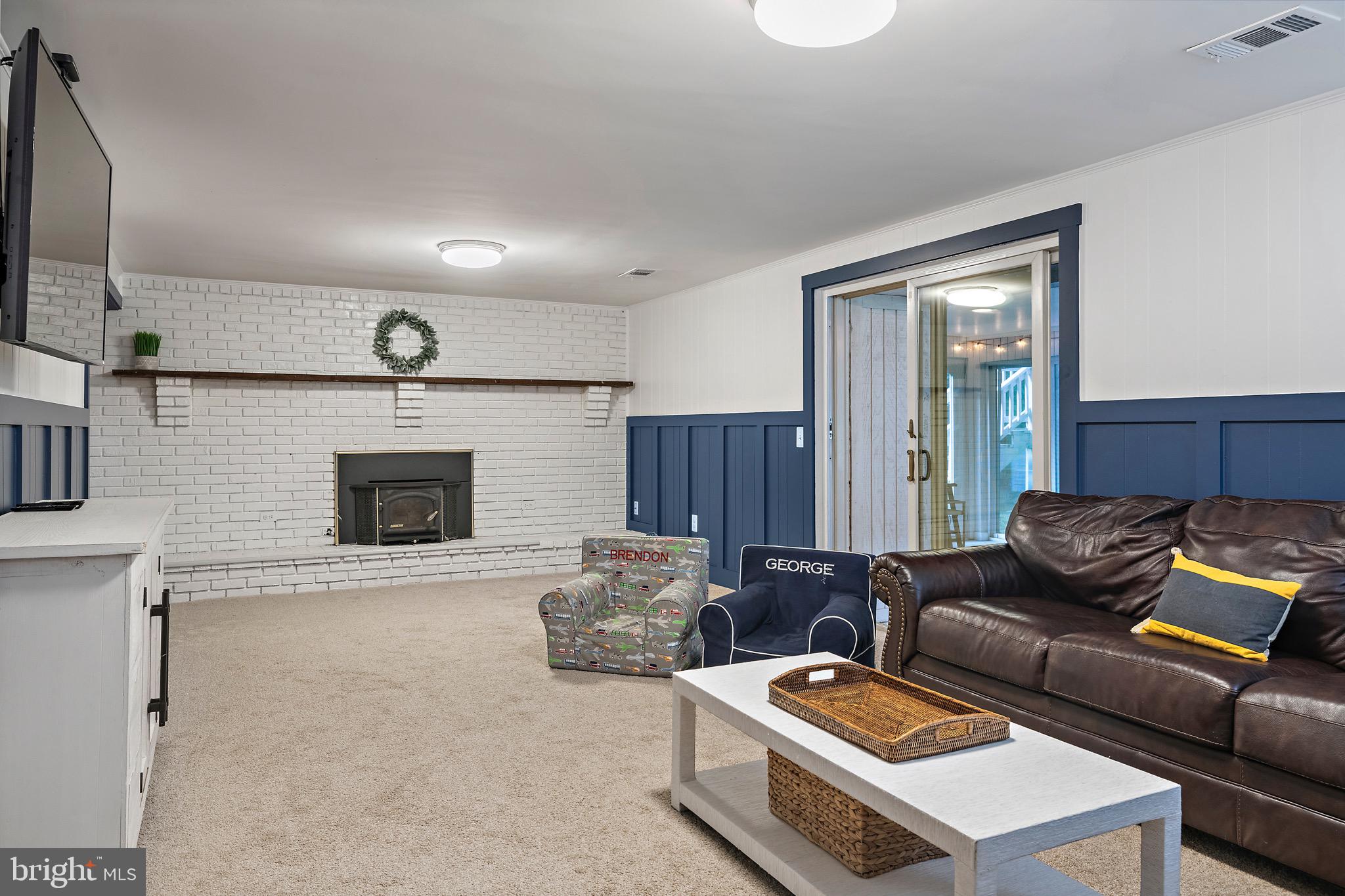 ROLLING KNOLLS - Residential