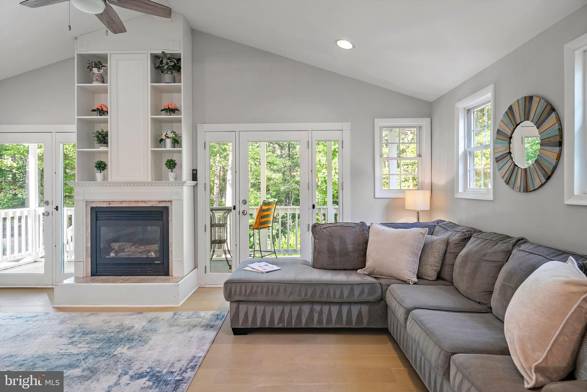 ROLLING KNOLLS - Residential