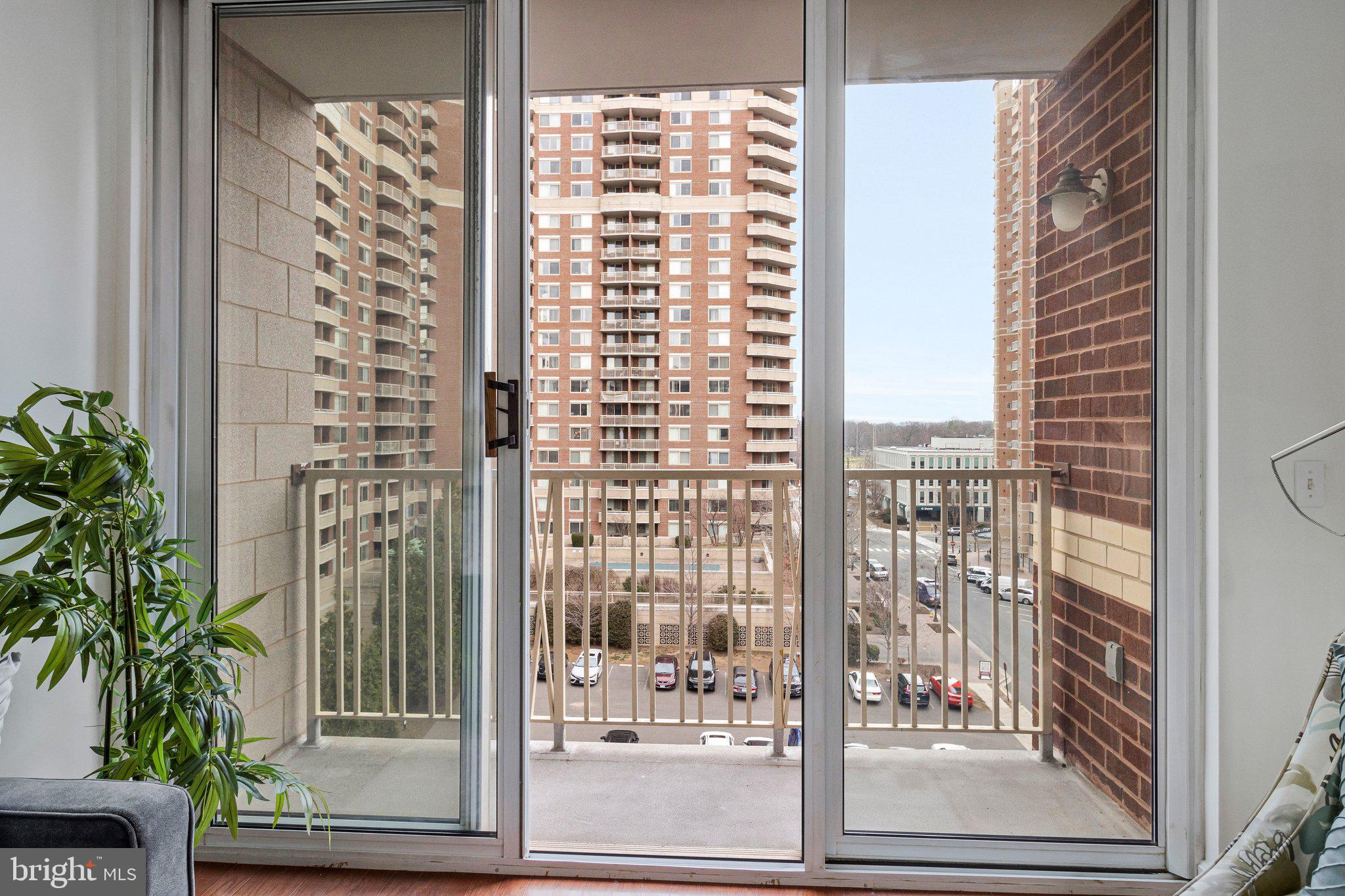 BALLSTON 880 - Residential