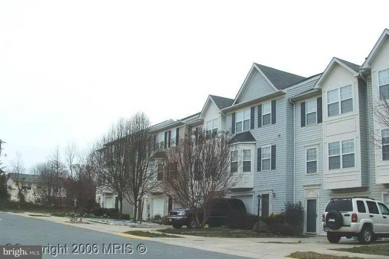 Calling All Buyers! Are you looking for a 3 bedroom 2.5 bath three level garage townhouse in the sought after South Hampton Subdivision? If so, this beauty is for you. First Time Home Buyer? No problem! BUYER RESPONSIBLE FOR HOA DOCS.