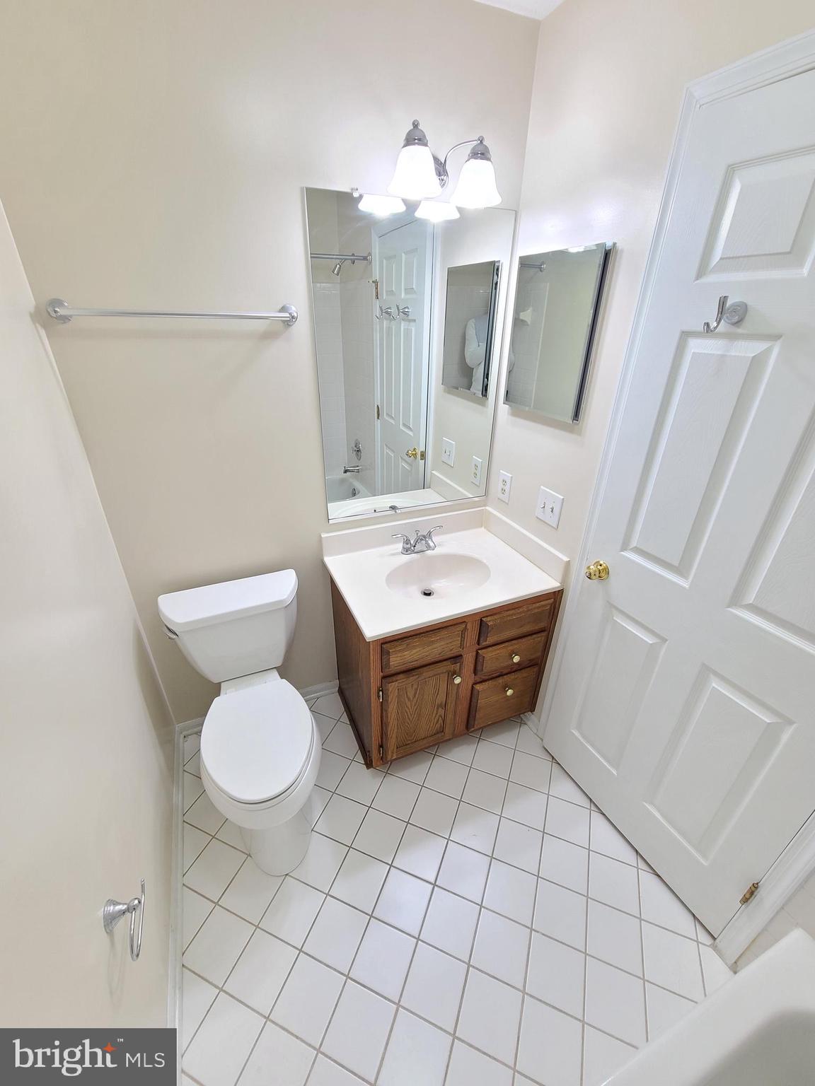 SENECA KNOLLS CODM - Residential Lease