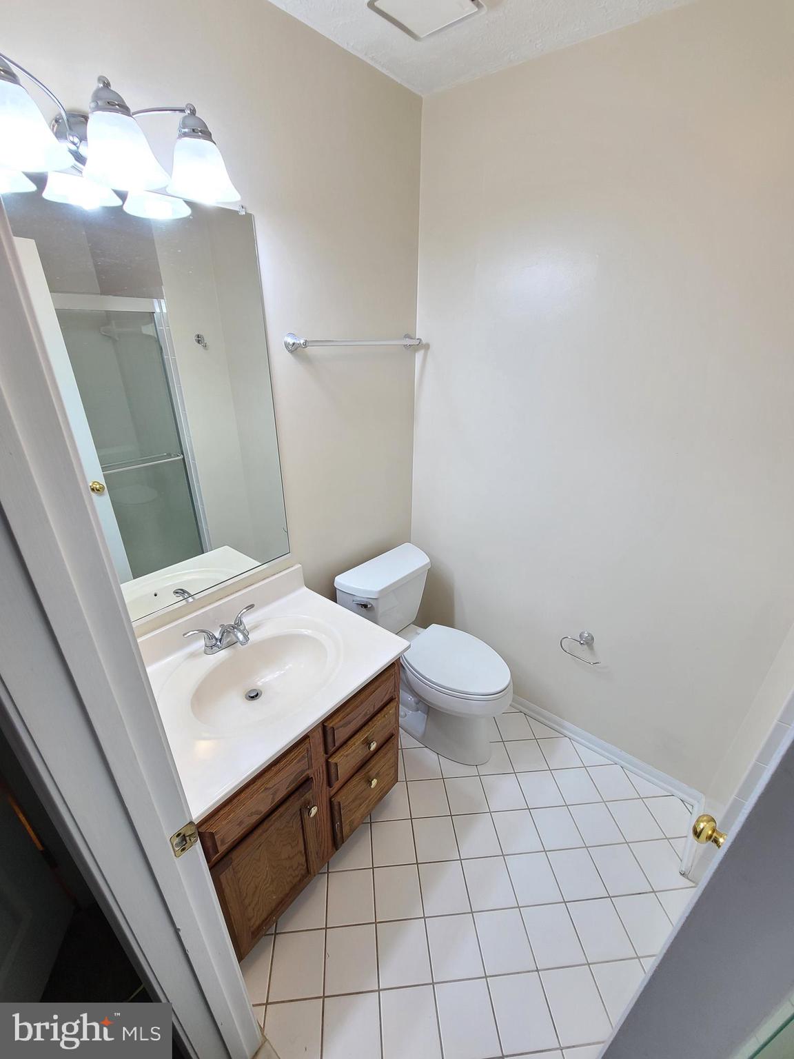 SENECA KNOLLS CODM - Residential Lease