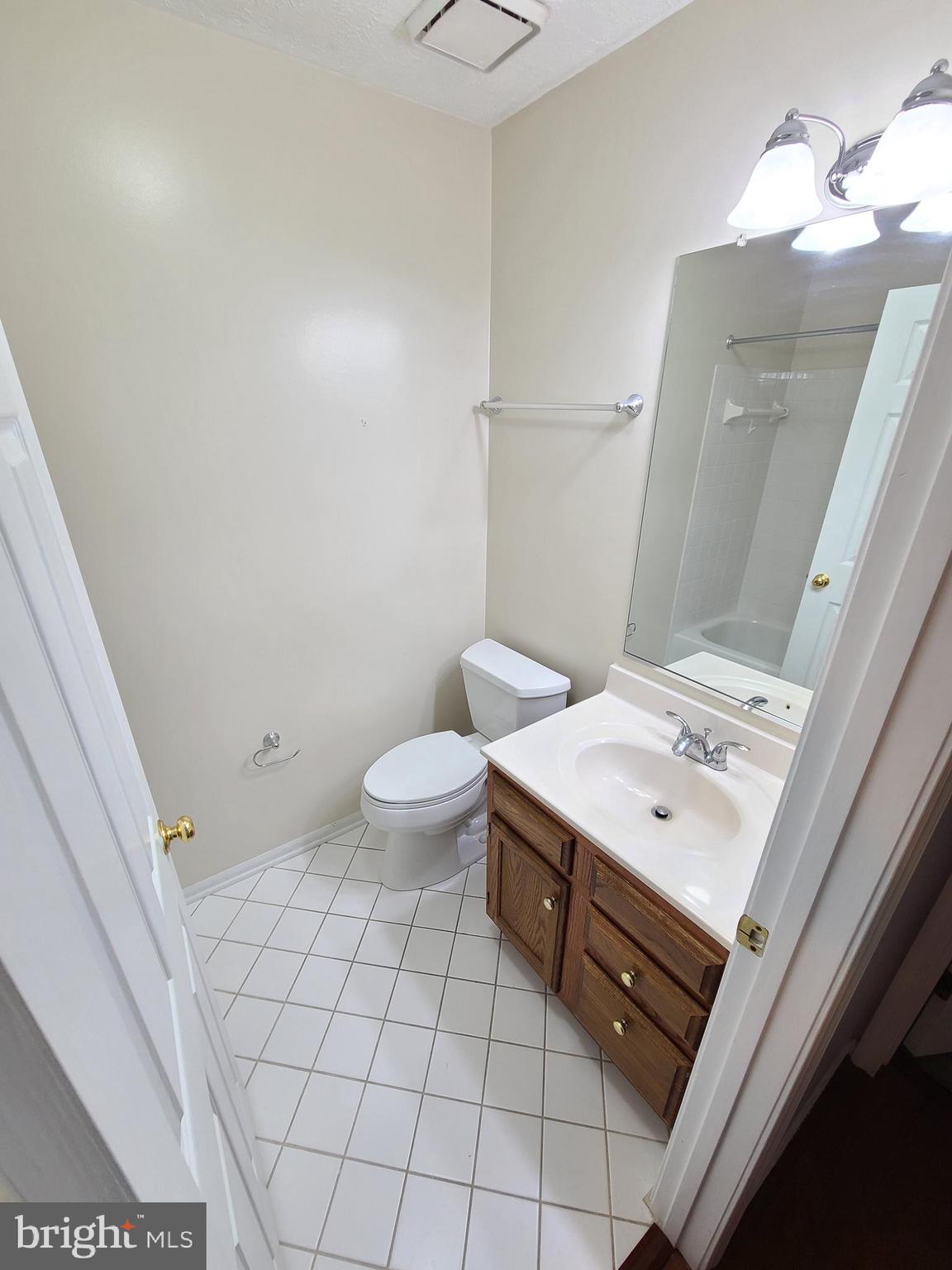 SENECA KNOLLS CODM - Residential Lease