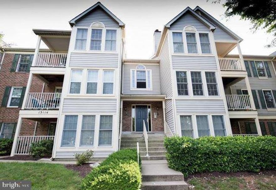 Rare top floor model w/ cathedral ceilings, laminate hardwoods, granite counters, sep. dinning room, vaulted ceiling in FR with FPL, deck, FULL size washer& dryer. Walk-in closets, Full size kitchen with SS appliances . 2 blocks from the Downtown area shops/restaurants! Easy 270 Access! ** WELL maintained property!!! Water is INCL.** We have an in-house Maint Dept for QUICK repair response/ 24 hrs emergency.  * AGENTS read the Agent Private remarks please !!!